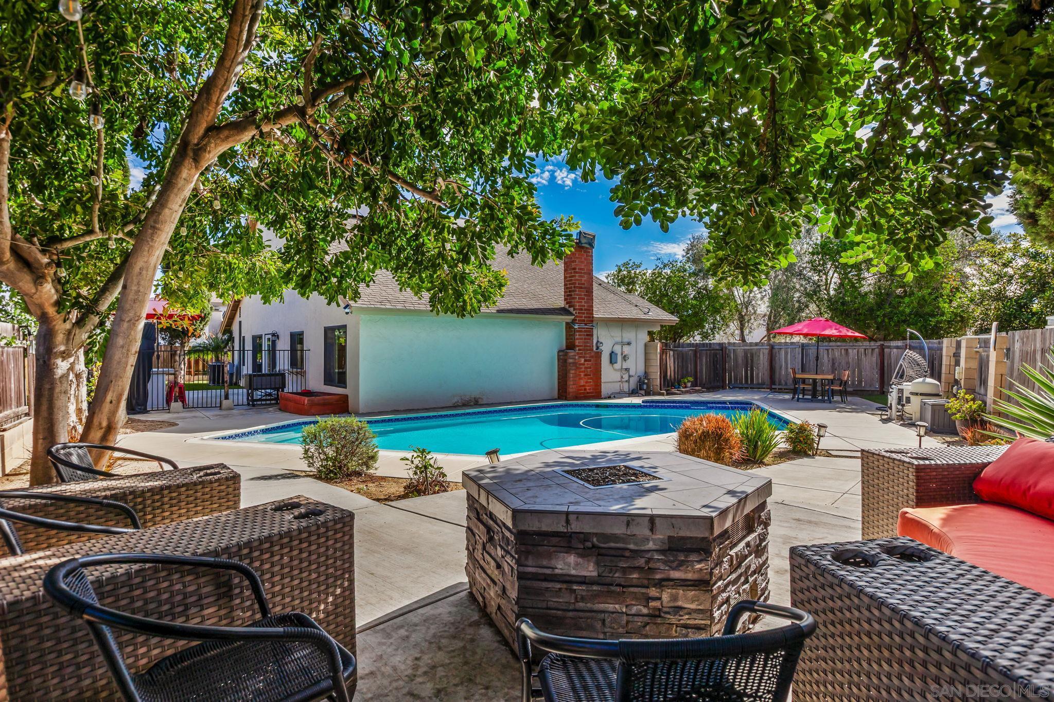 Detail Gallery Image 31 of 37 For 13010  Roundup Ave, San Diego,  CA 92129 - 6 Beds | 4 Baths