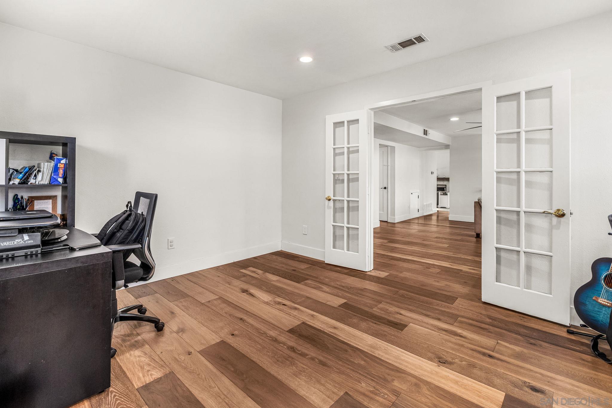 Detail Gallery Image 10 of 37 For 13010  Roundup Ave, San Diego,  CA 92129 - 6 Beds | 4 Baths