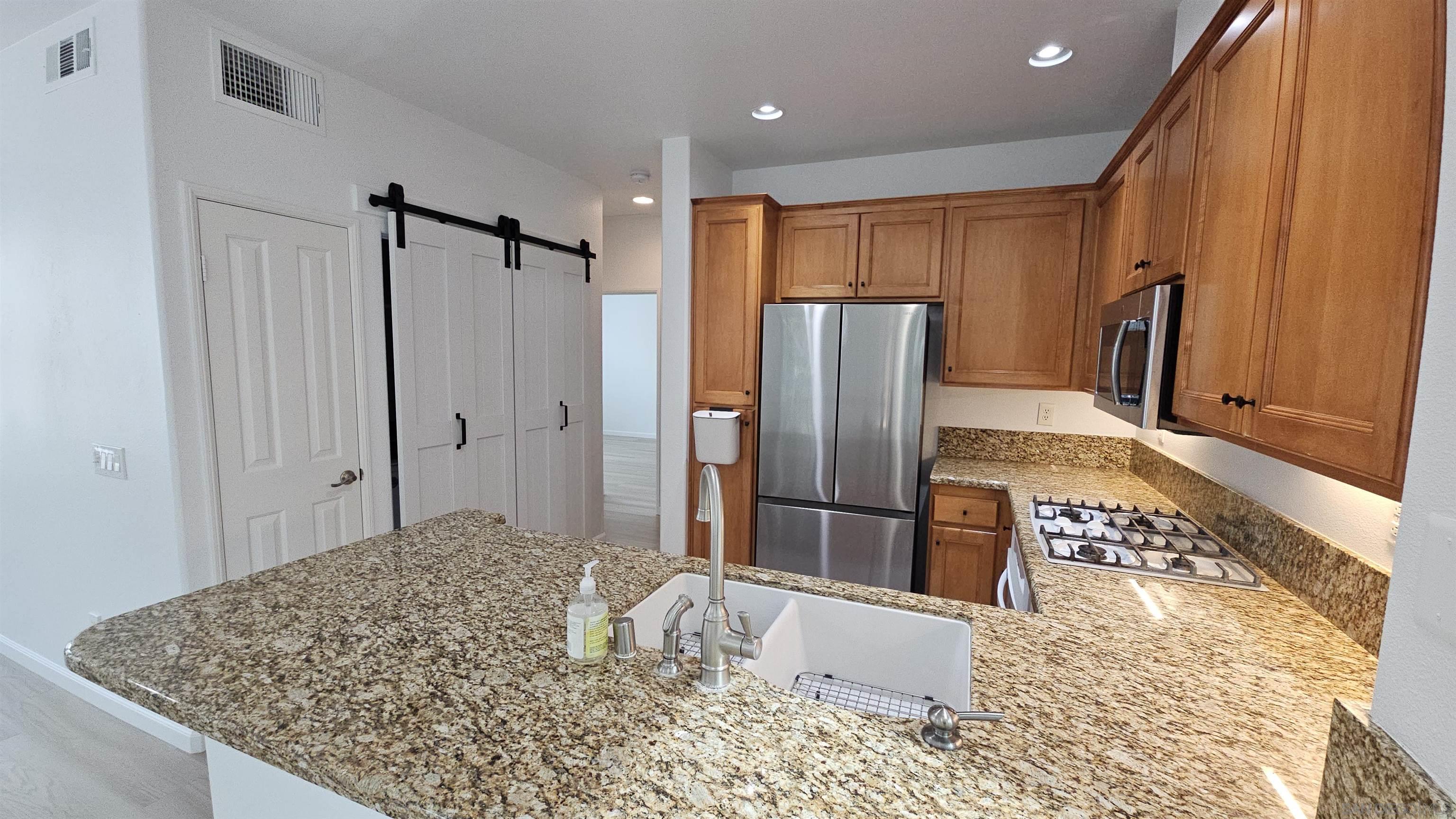 Detail Gallery Image 13 of 40 For 12031  World Trade Dr  1, San Diego,  CA 92128 - 2 Beds | 2 Baths