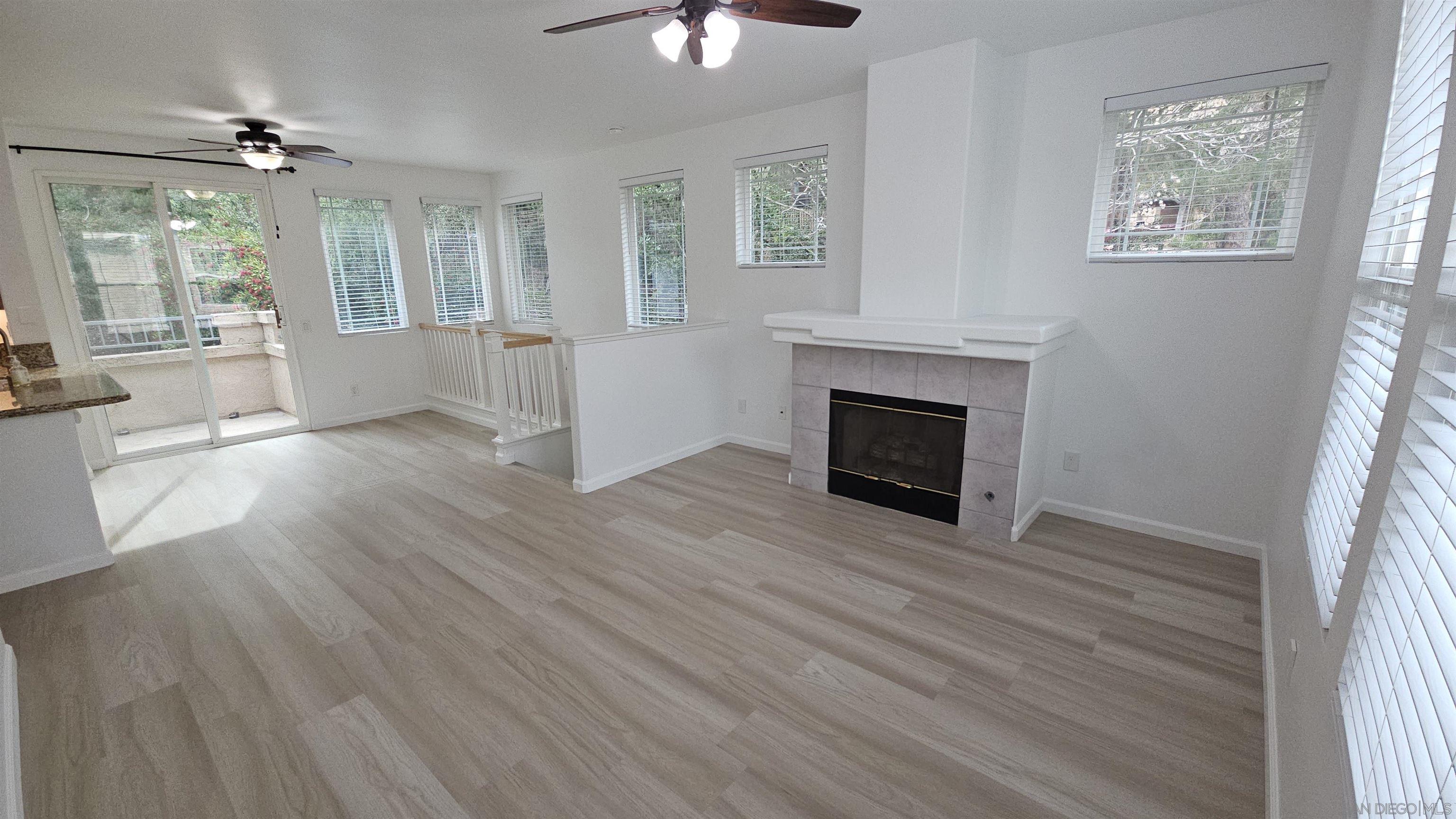 Detail Gallery Image 4 of 40 For 12031  World Trade Dr  1, San Diego,  CA 92128 - 2 Beds | 2 Baths