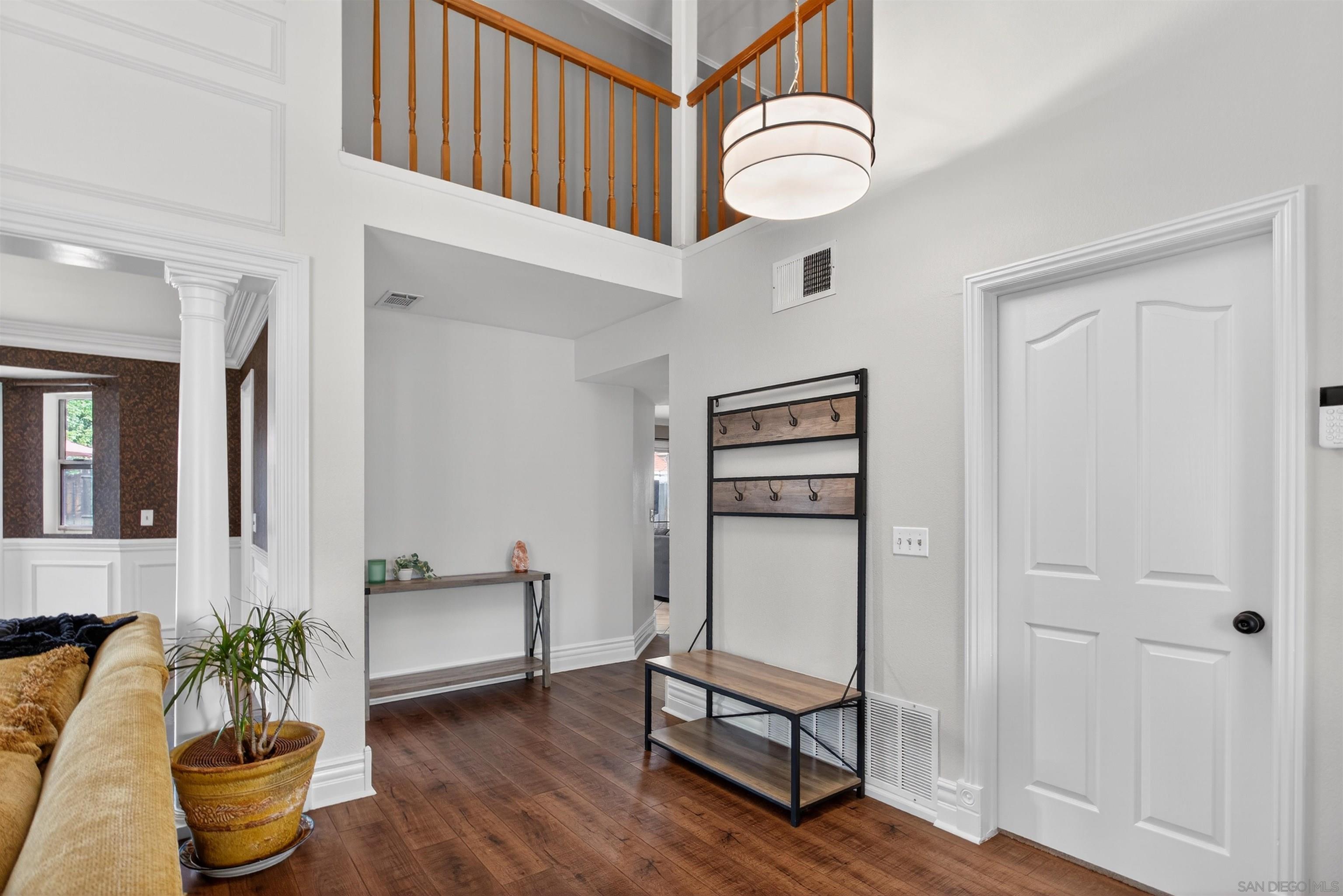 Detail Gallery Image 2 of 19 For 30932  Greensboro Dr, Temecula,  CA 92592 - 5 Beds | 3 Baths