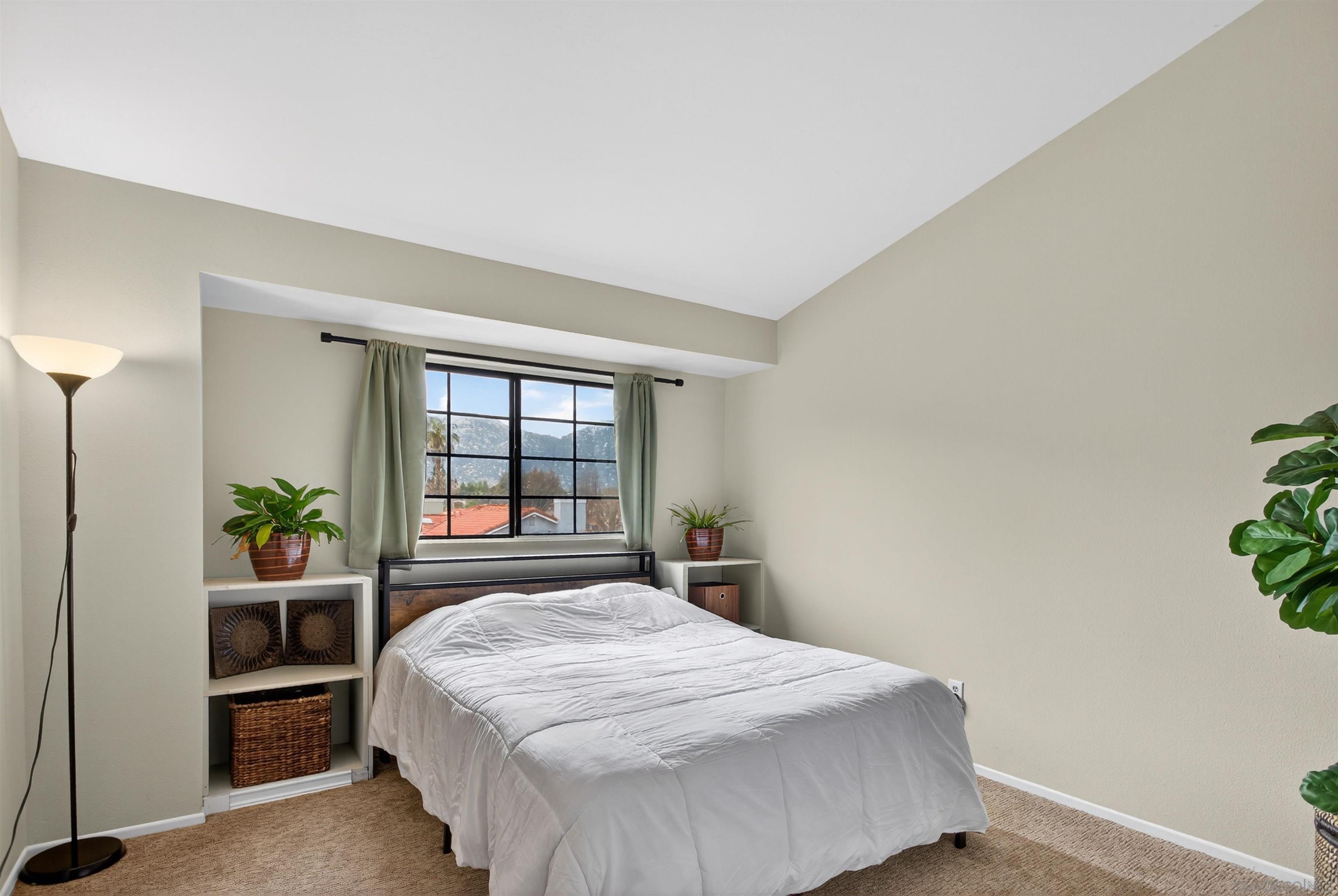 Detail Gallery Image 12 of 19 For 30932  Greensboro Dr, Temecula,  CA 92592 - 5 Beds | 3 Baths