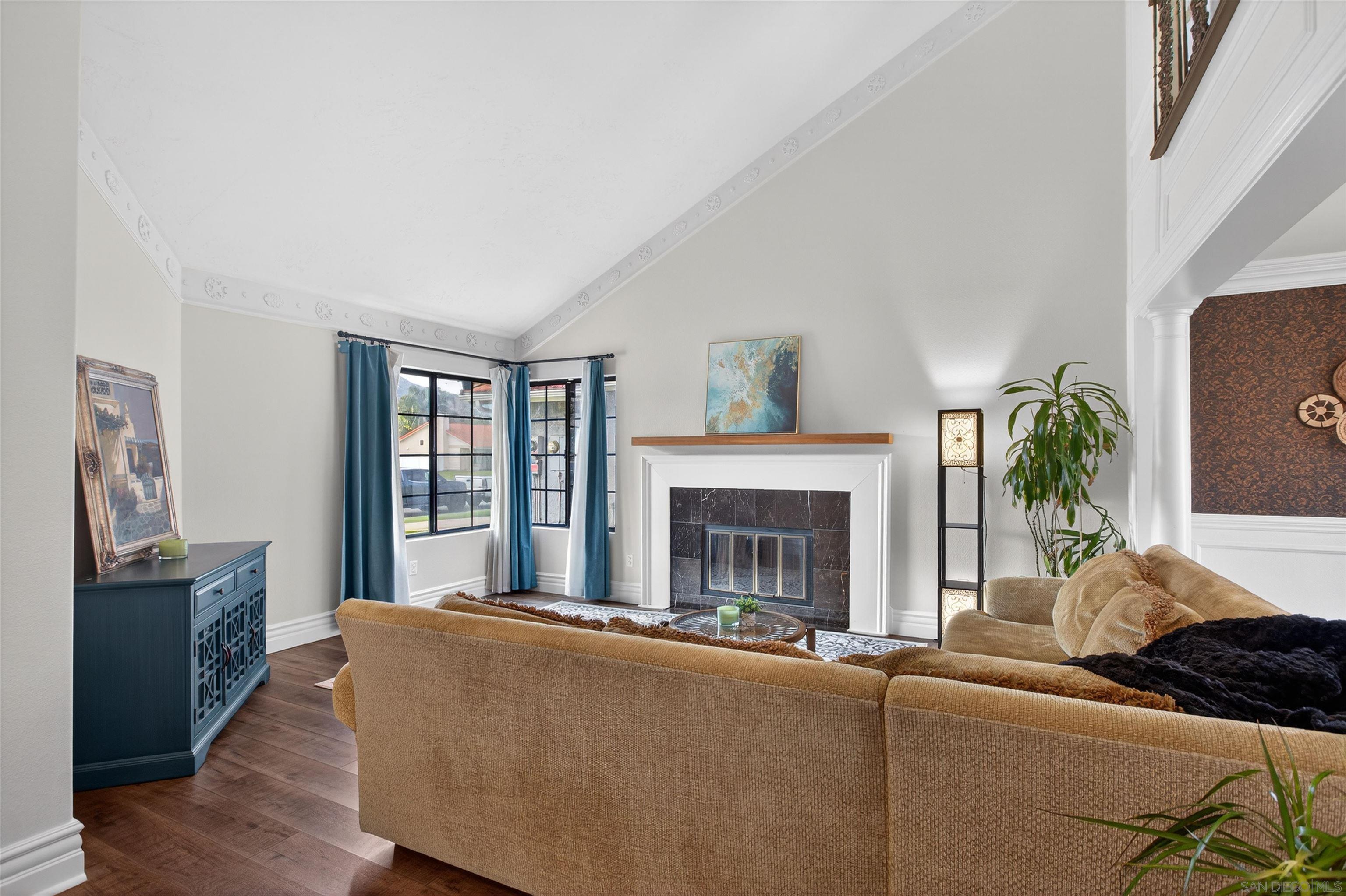 Detail Gallery Image 4 of 19 For 30932  Greensboro Dr, Temecula,  CA 92592 - 5 Beds | 3 Baths