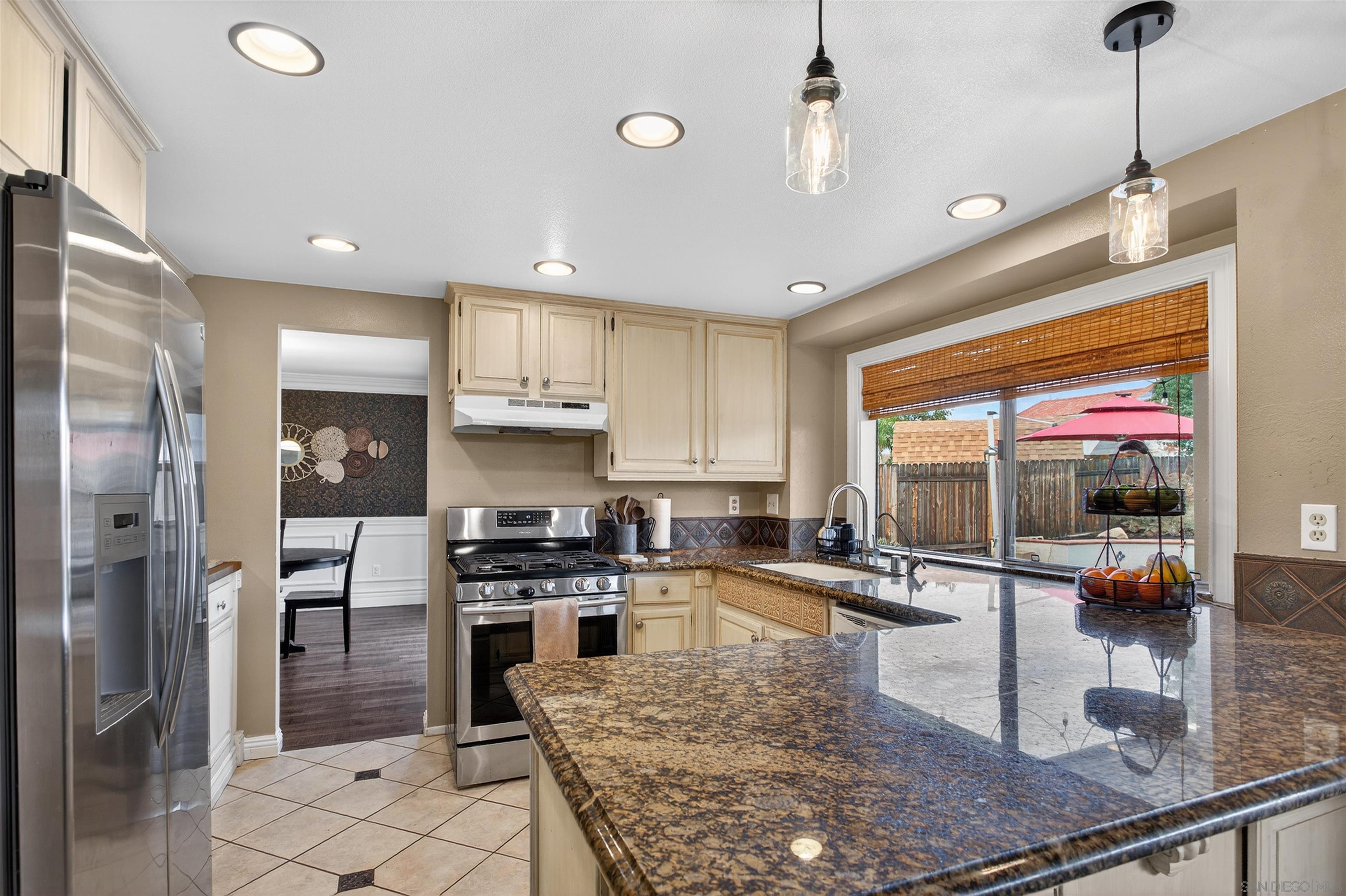 Detail Gallery Image 6 of 19 For 30932  Greensboro Dr, Temecula,  CA 92592 - 5 Beds | 3 Baths