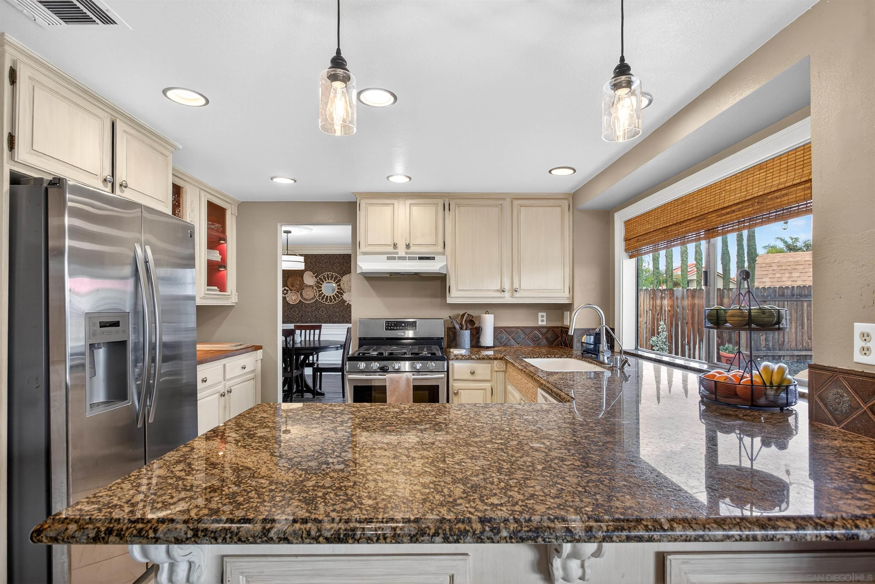 Detail Gallery Image 7 of 19 For 30932  Greensboro Dr, Temecula,  CA 92592 - 5 Beds | 3 Baths