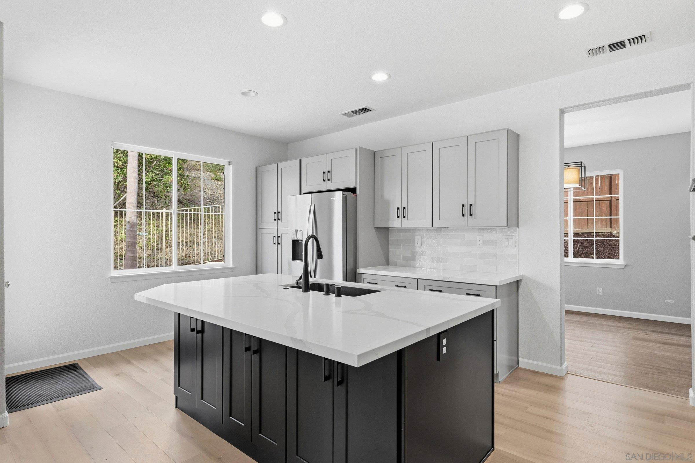 Detail Gallery Image 11 of 43 For 1514 W Borden, San Marcos,  CA 92069 - 5 Beds | 3 Baths