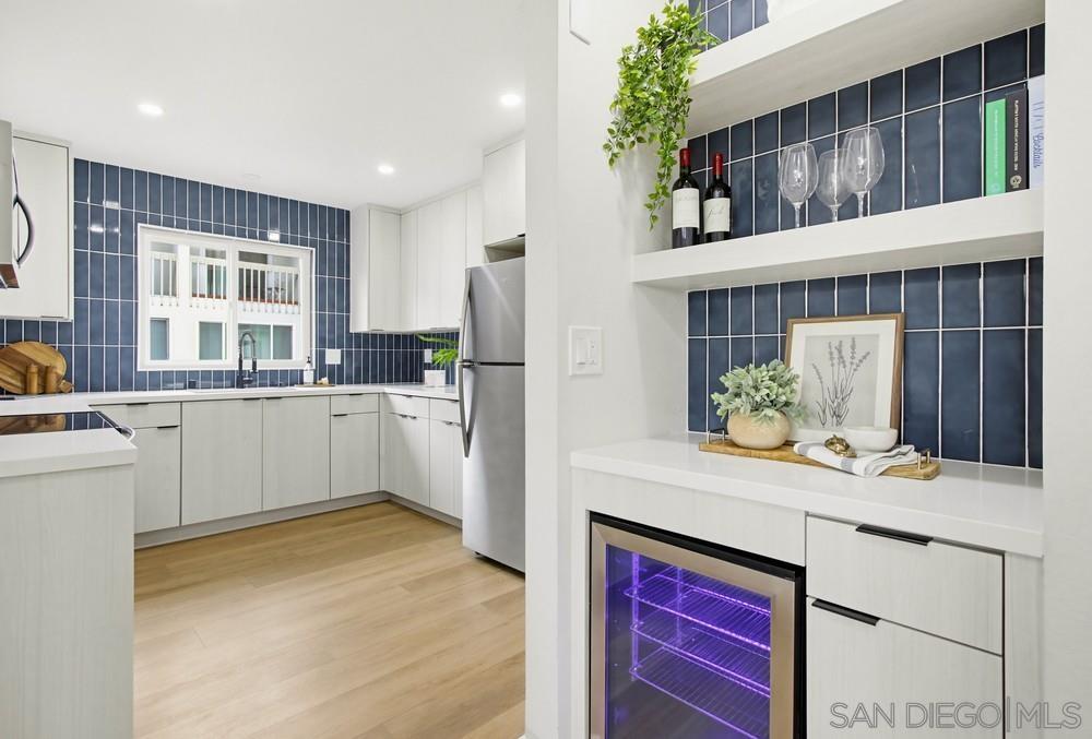 Detail Gallery Image 12 of 43 For 4020  La Jolla Village, La Jolla,  CA 92037 - 4 Beds | 2/1 Baths