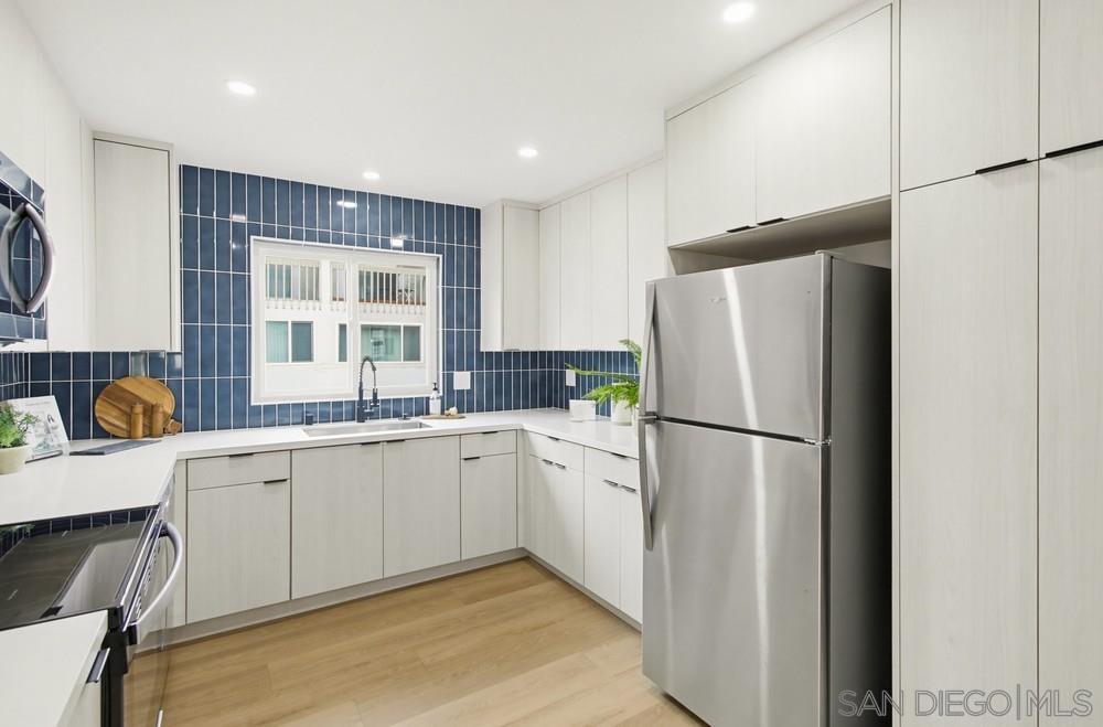 Detail Gallery Image 13 of 43 For 4020  La Jolla Village, La Jolla,  CA 92037 - 4 Beds | 2/1 Baths