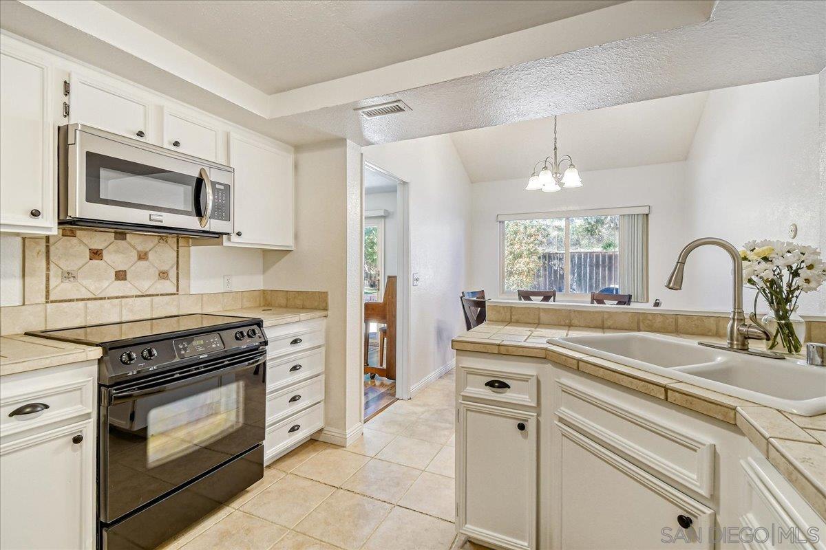 Detail Gallery Image 11 of 33 For 6128  Portobelo Ct, San Diego,  CA 92124 - 2 Beds | 2/1 Baths