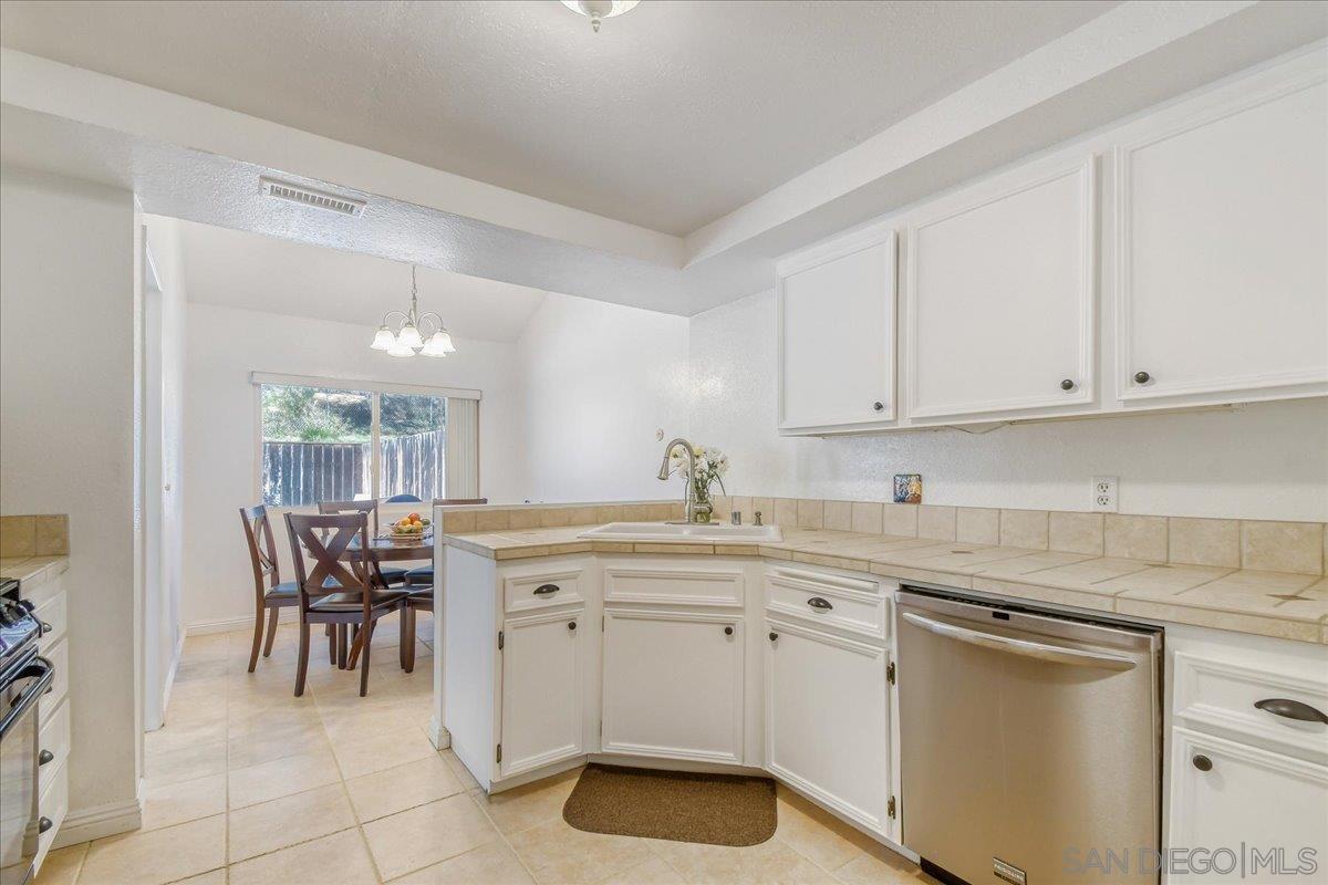 Detail Gallery Image 10 of 33 For 6128  Portobelo Ct, San Diego,  CA 92124 - 2 Beds | 2/1 Baths