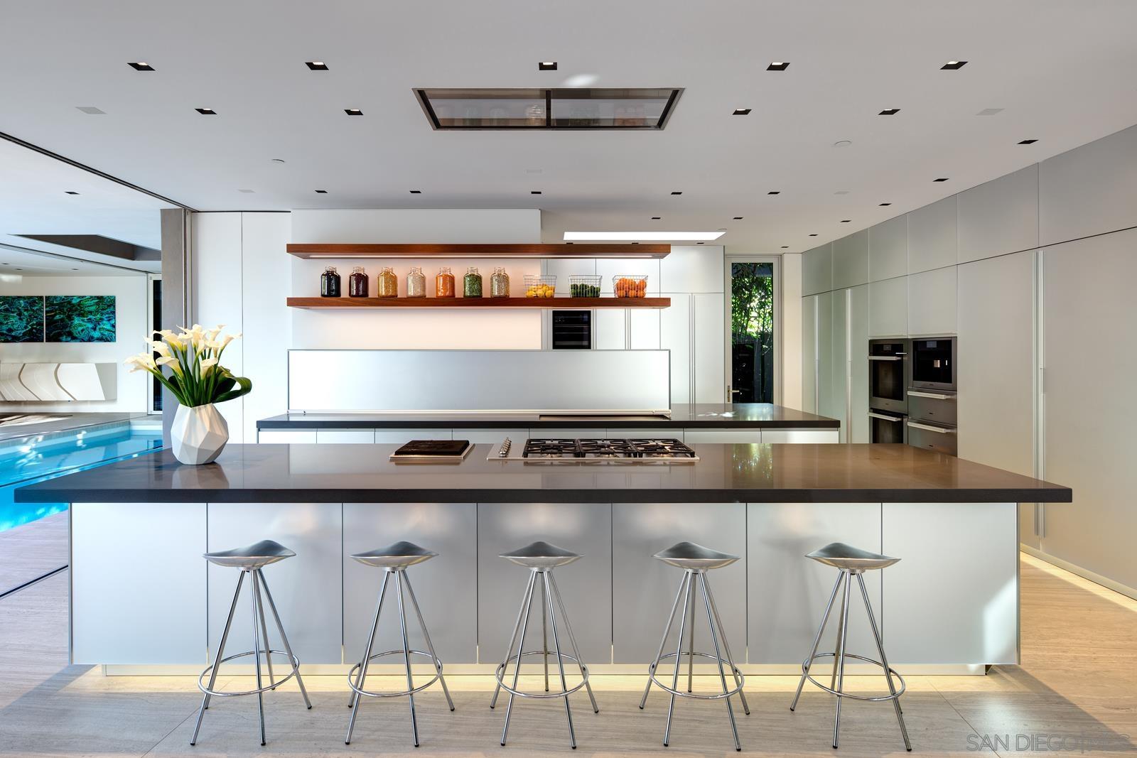 Detail Gallery Image 4 of 14 For 980  Alameda Blvd, Coronado,  CA 92118 - 4 Beds | 4/1 Baths