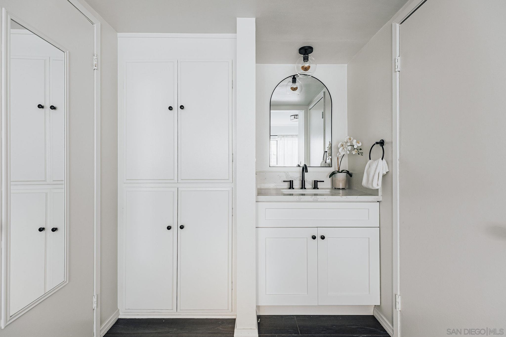 Detail Gallery Image 36 of 50 For 4652  Don Lorenzo Dr  a,  Los Angeles,  CA 90008 - 3 Beds | 3 Baths