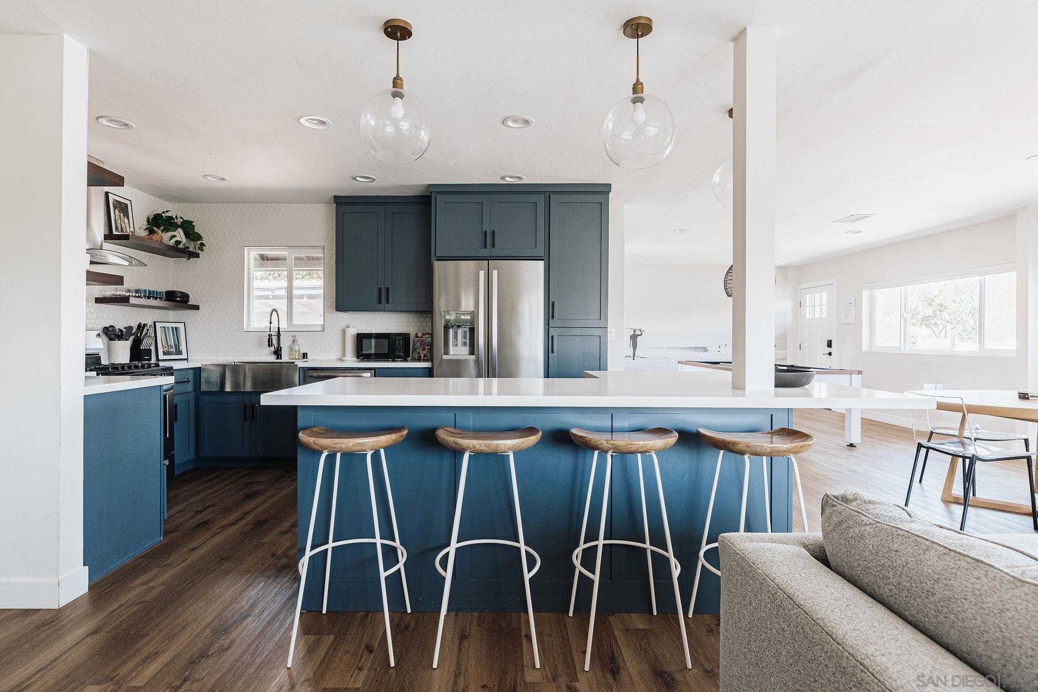 Detail Gallery Image 8 of 73 For 3805  Atascadero Dr, San Diego,  CA 92107 - 3 Beds | 2 Baths