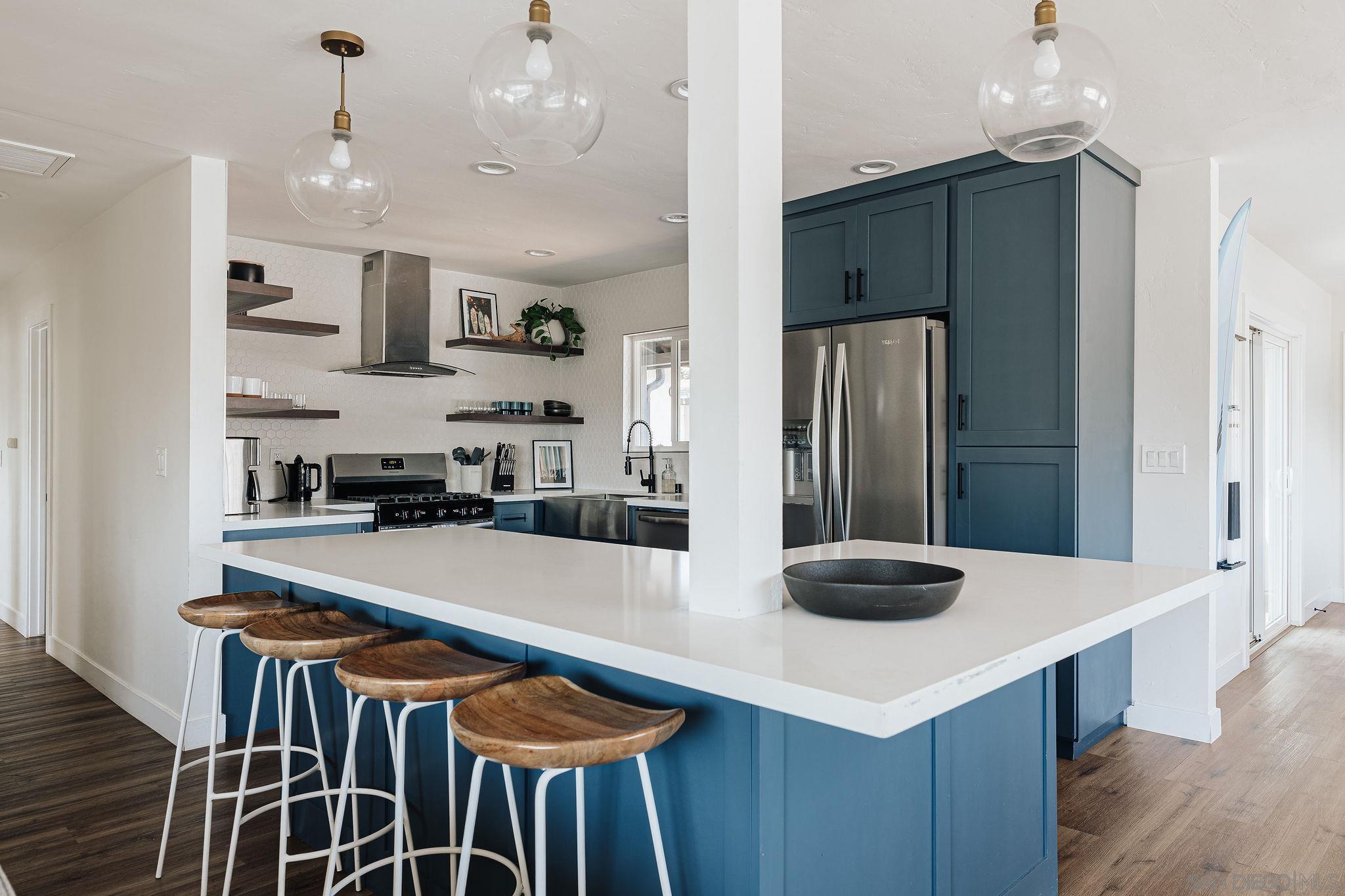 Detail Gallery Image 9 of 73 For 3805  Atascadero Dr, San Diego,  CA 92107 - 3 Beds | 2 Baths