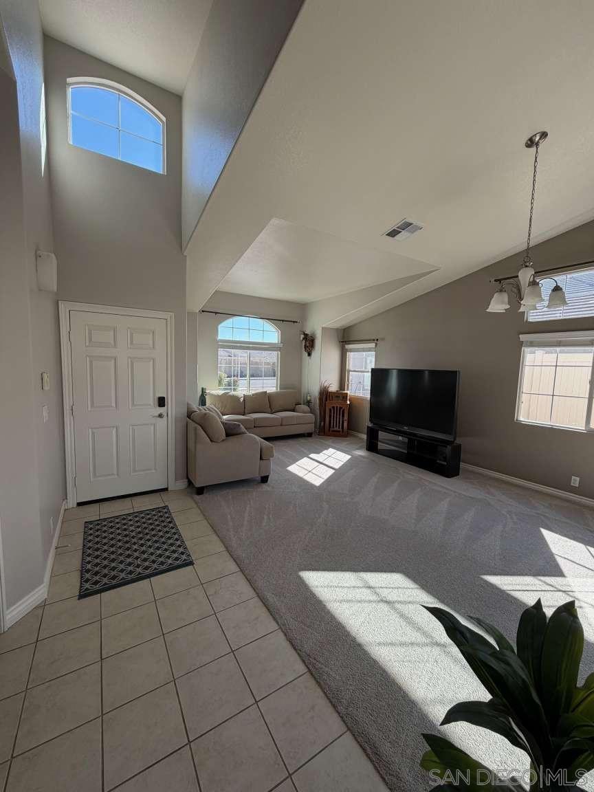 Detail Gallery Image 4 of 20 For 8874  Tamarisk Ave, Hesperia,  CA 92344 - 4 Beds | 2 Baths