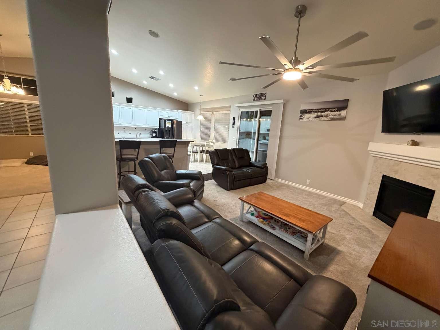 Detail Gallery Image 6 of 18 For 8874  Tamarisk Ave, Hesperia,  CA 92344 - 4 Beds | 2 Baths