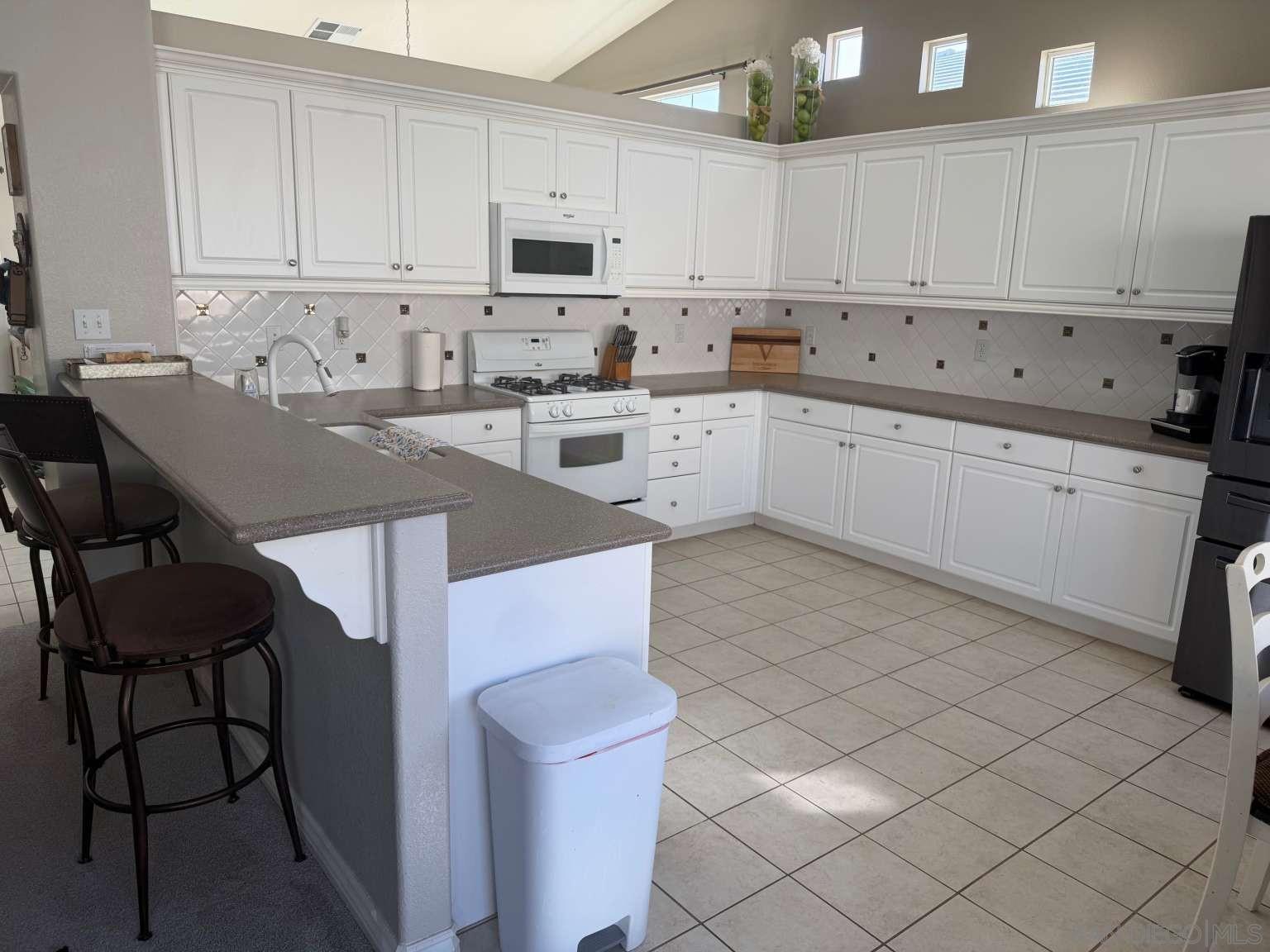 Detail Gallery Image 7 of 20 For 8874  Tamarisk Ave, Hesperia,  CA 92344 - 4 Beds | 2 Baths