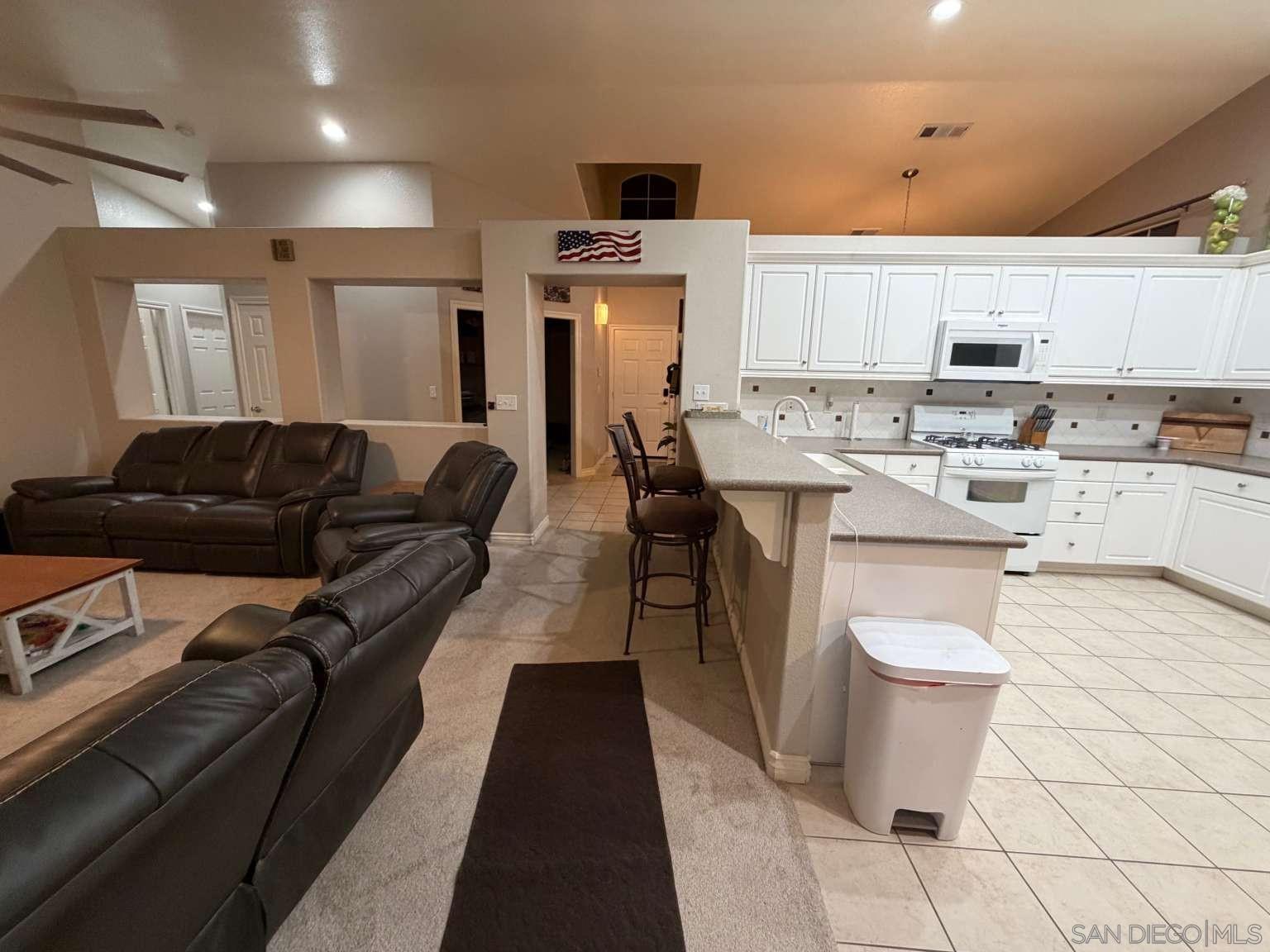 Detail Gallery Image 8 of 18 For 8874  Tamarisk Ave, Hesperia,  CA 92344 - 4 Beds | 2 Baths