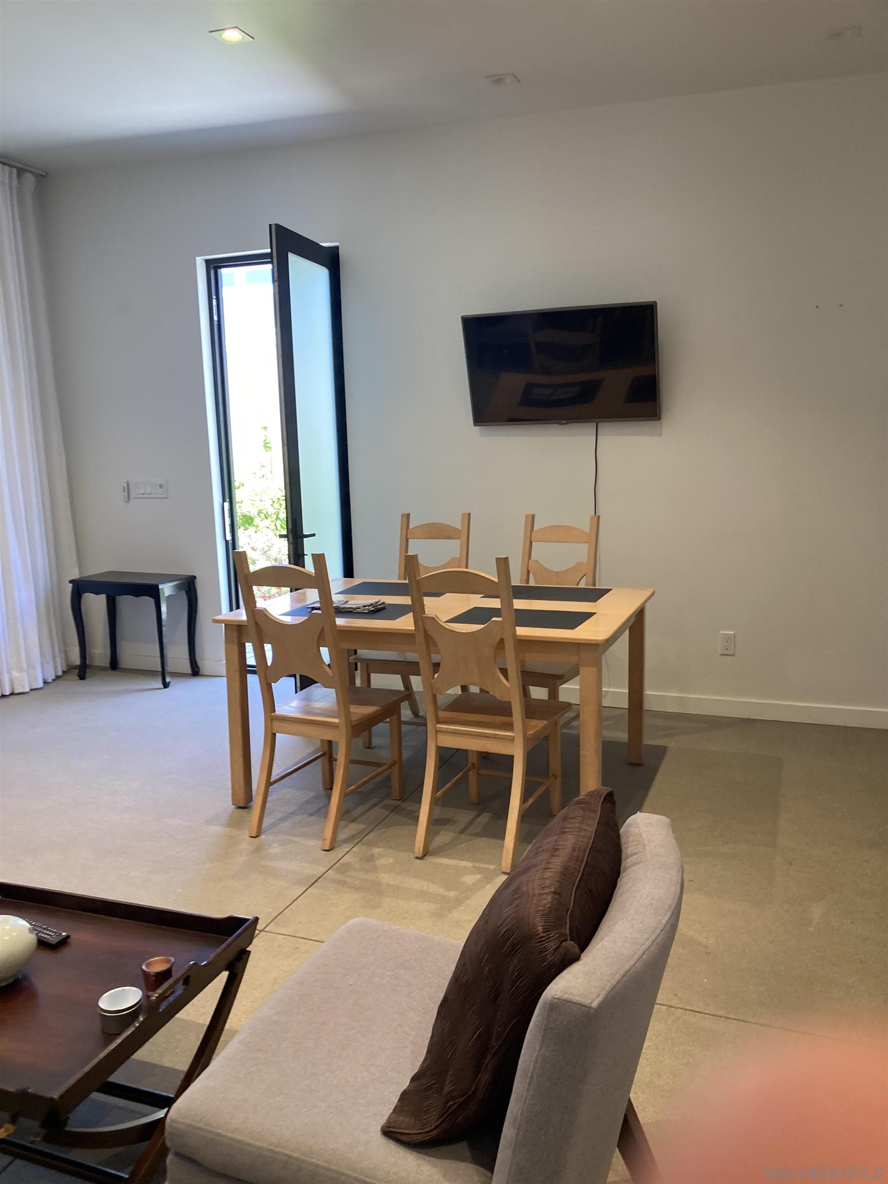 Detail Gallery Image 4 of 9 For 339 S Granados  2, Solana Beach,  CA 92075 - 1 Beds | 1 Baths