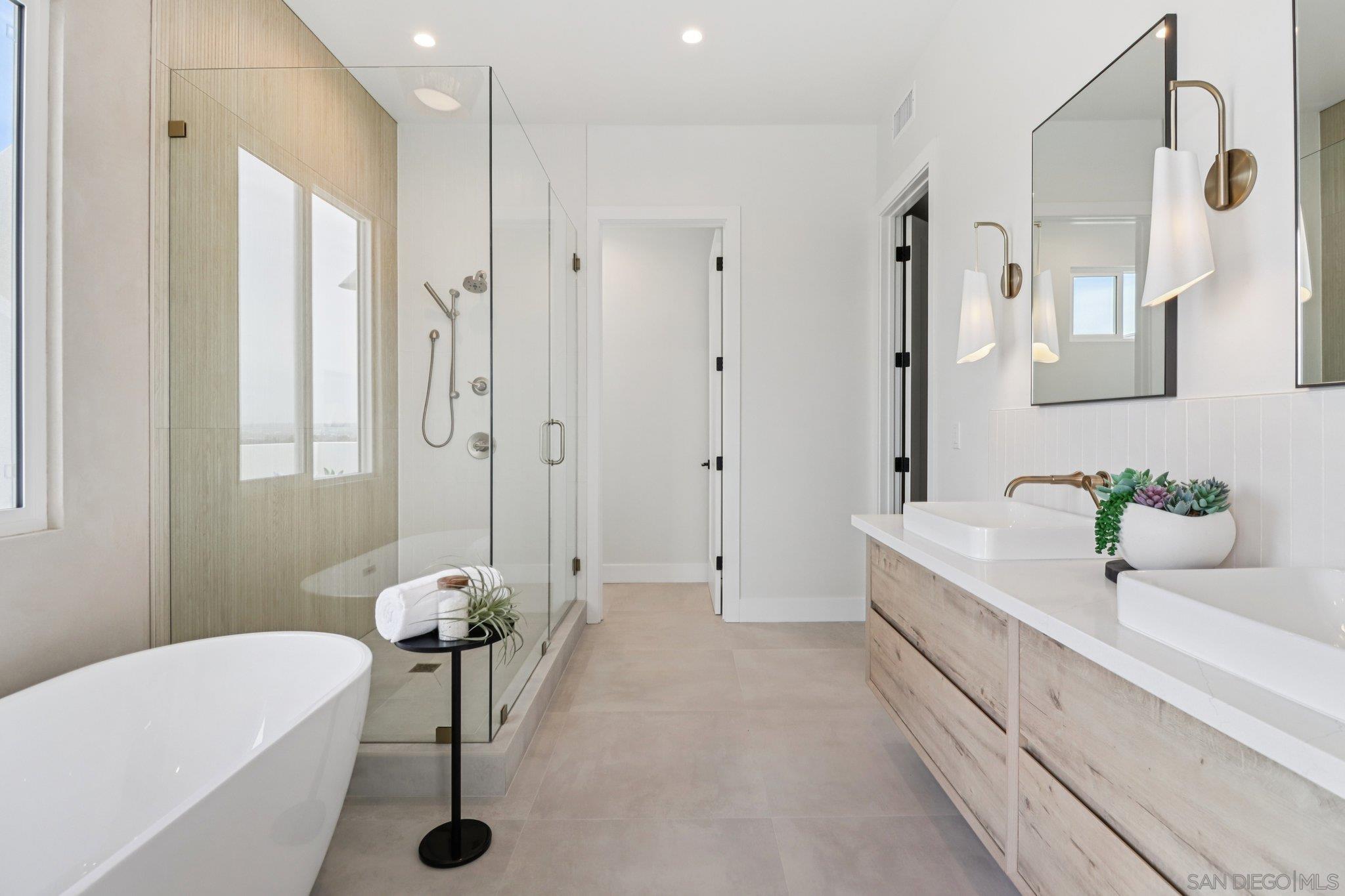 Detail Gallery Image 28 of 75 For 1850  Illion St, San Diego,  CA 92110 - 4 Beds | 3/1 Baths