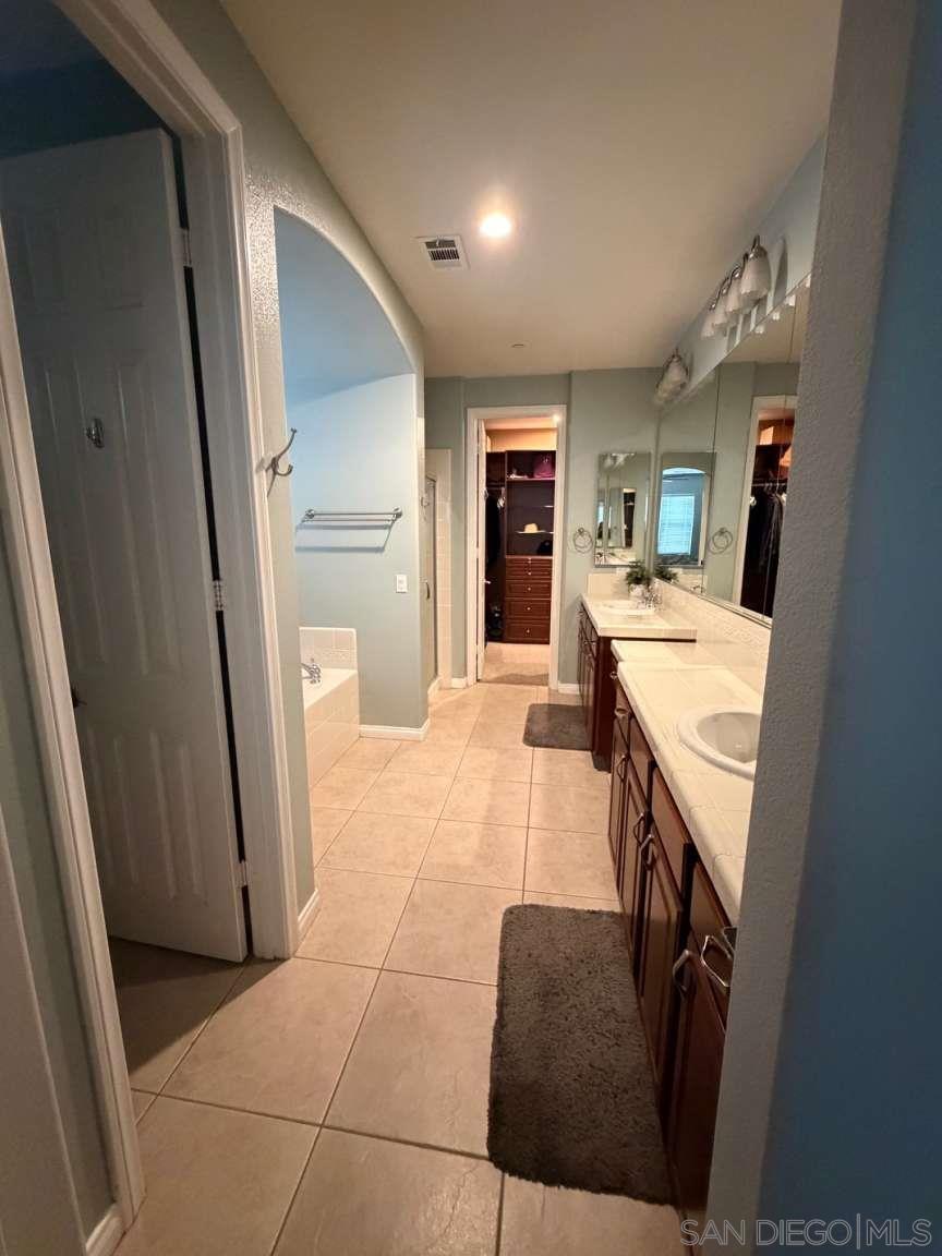 Detail Gallery Image 12 of 28 For 2327  Clearcrest Ln, Fallbrook,  CA 92028 - 5 Beds | 3/1 Baths