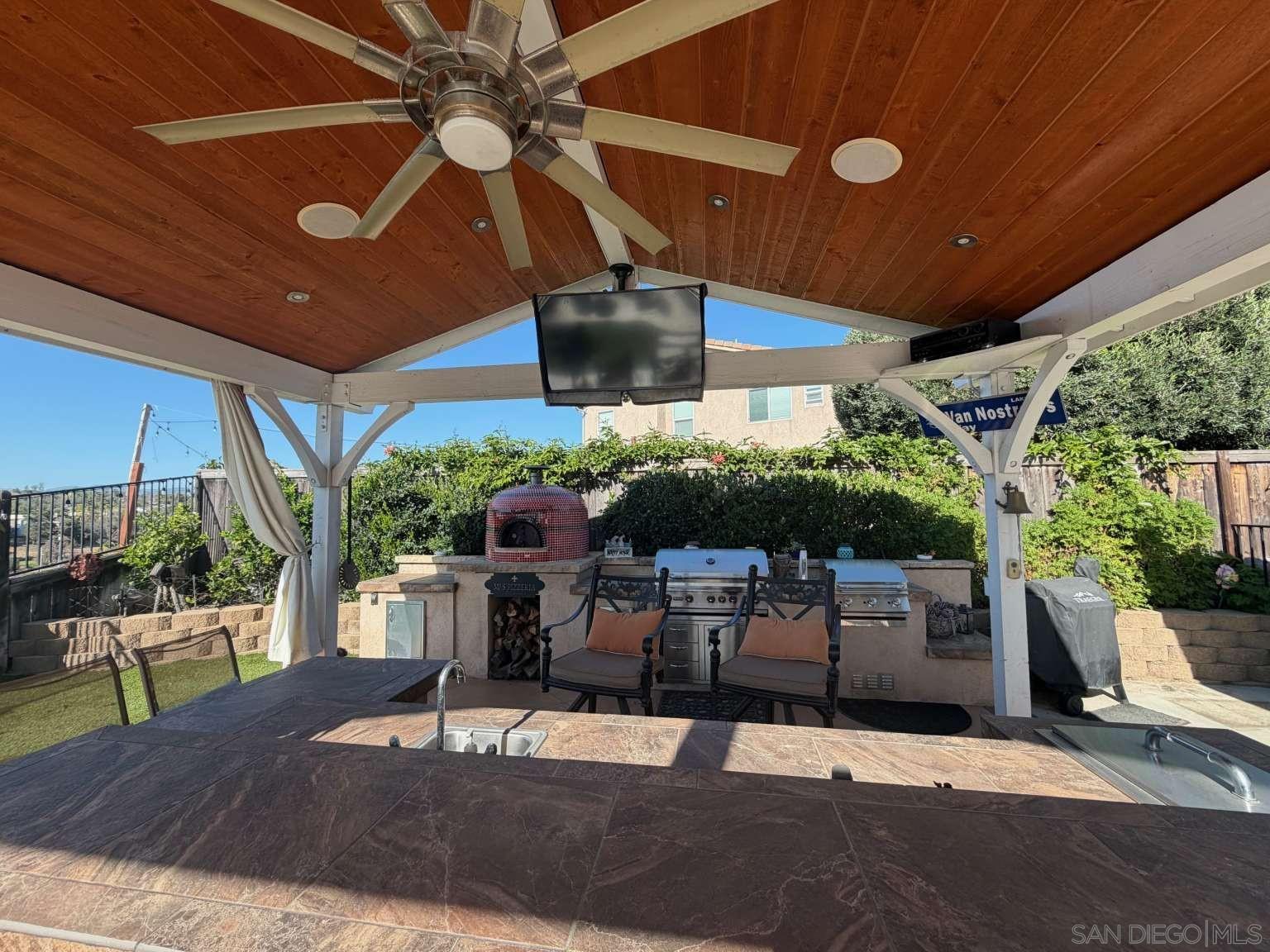 Detail Gallery Image 12 of 40 For 2327  Clearcrest Ln, Fallbrook,  CA 92028 - 5 Beds | 3/1 Baths