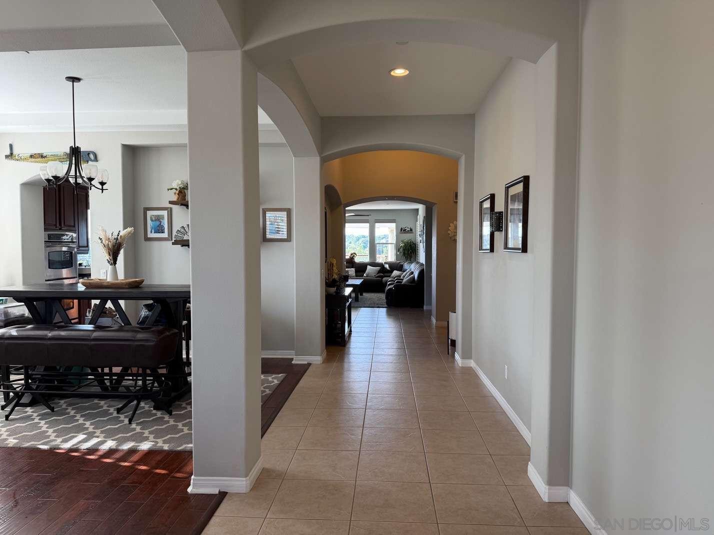 Detail Gallery Image 17 of 40 For 2327  Clearcrest Ln, Fallbrook,  CA 92028 - 5 Beds | 3/1 Baths