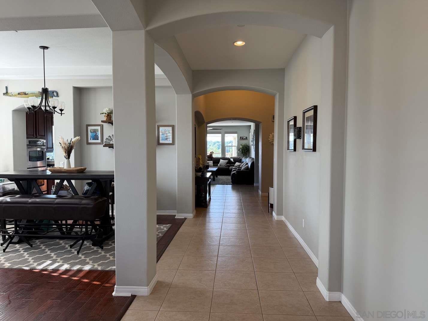 Detail Gallery Image 3 of 28 For 2327  Clearcrest Ln, Fallbrook,  CA 92028 - 5 Beds | 3/1 Baths