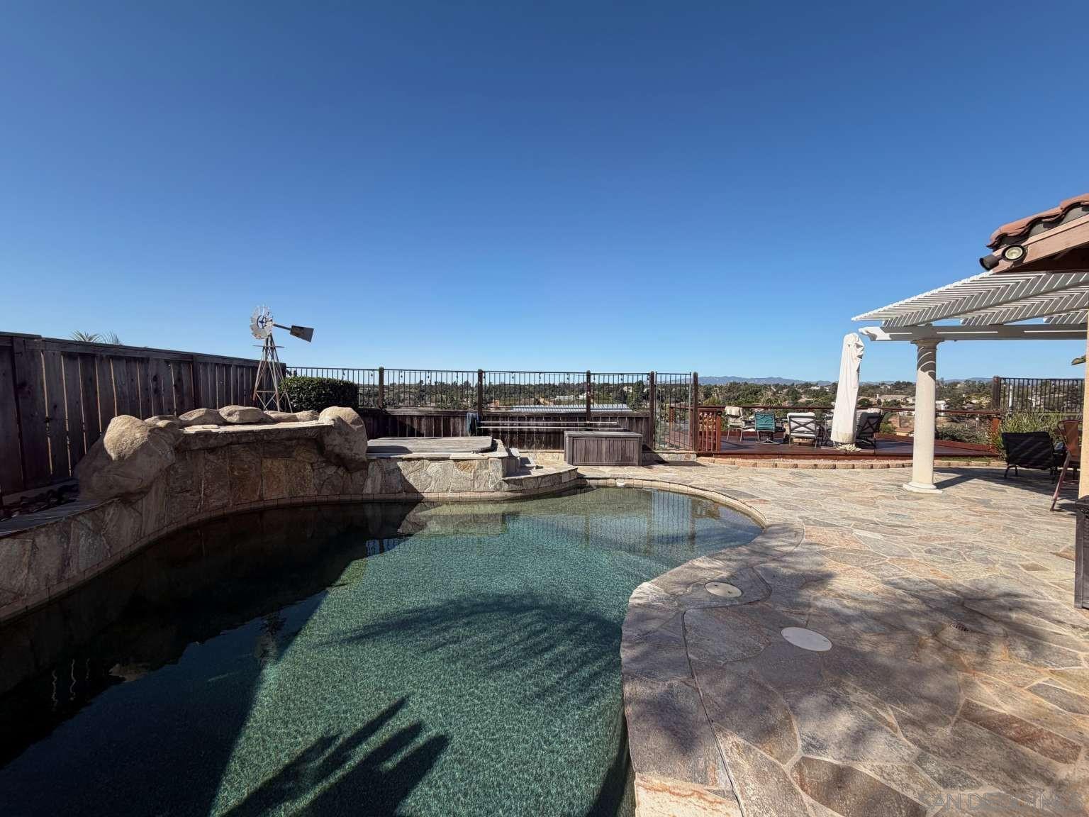 Detail Gallery Image 5 of 40 For 2327  Clearcrest Ln, Fallbrook,  CA 92028 - 5 Beds | 3/1 Baths