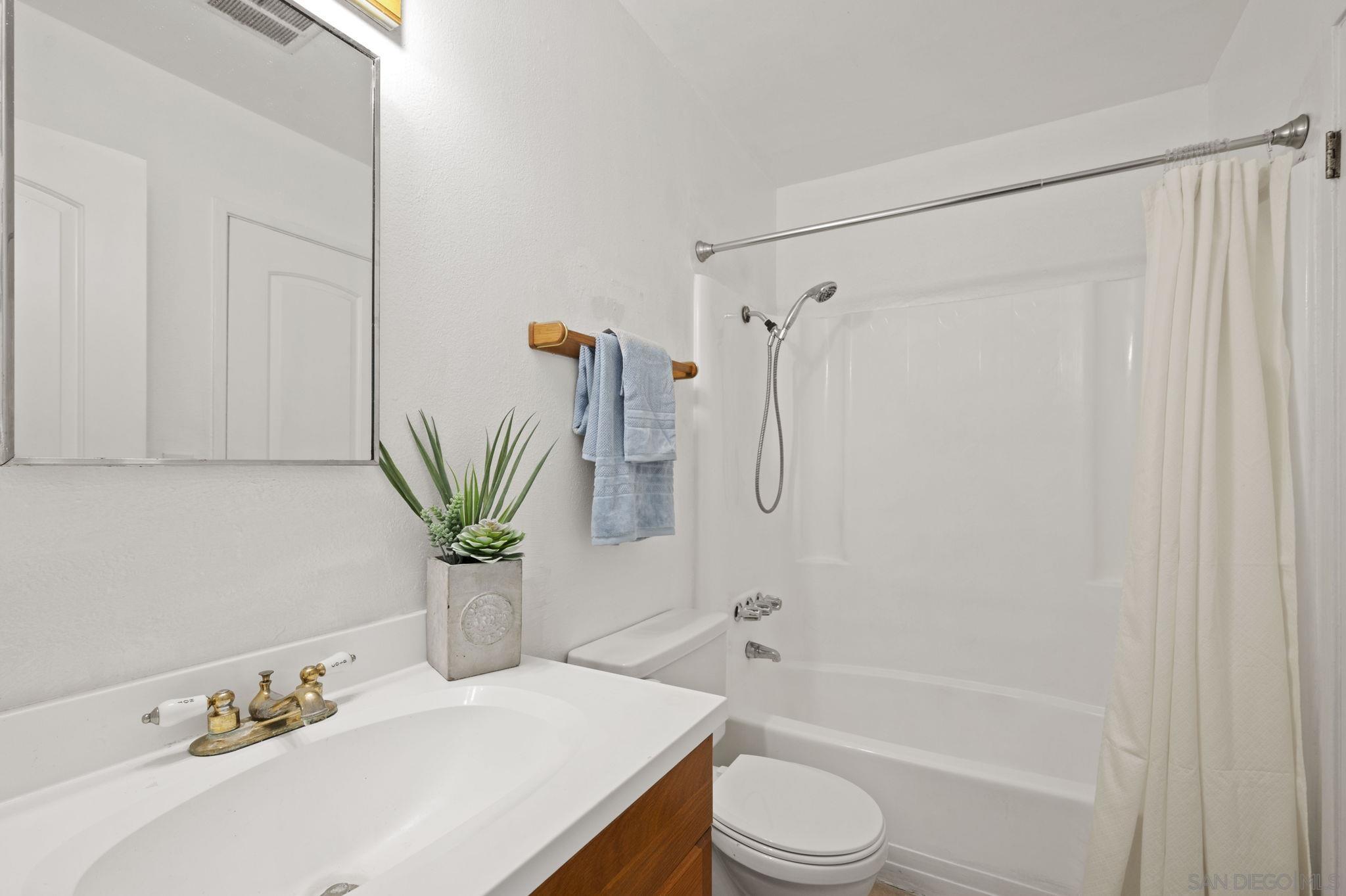 Detail Gallery Image 19 of 43 For 2363  Opalo Way, San Diego,  CA 92111 - 3 Beds | 1/1 Baths