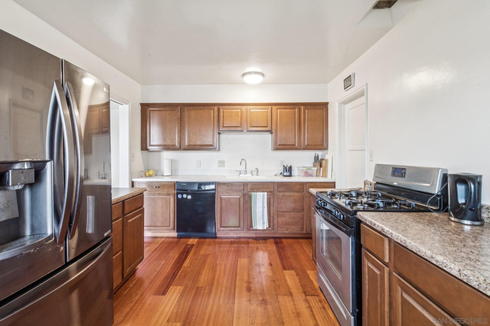 Detail Gallery Image 13 of 36 For 6233  Thorn, San Diego,  CA 92115 - 3 Beds | 2 Baths