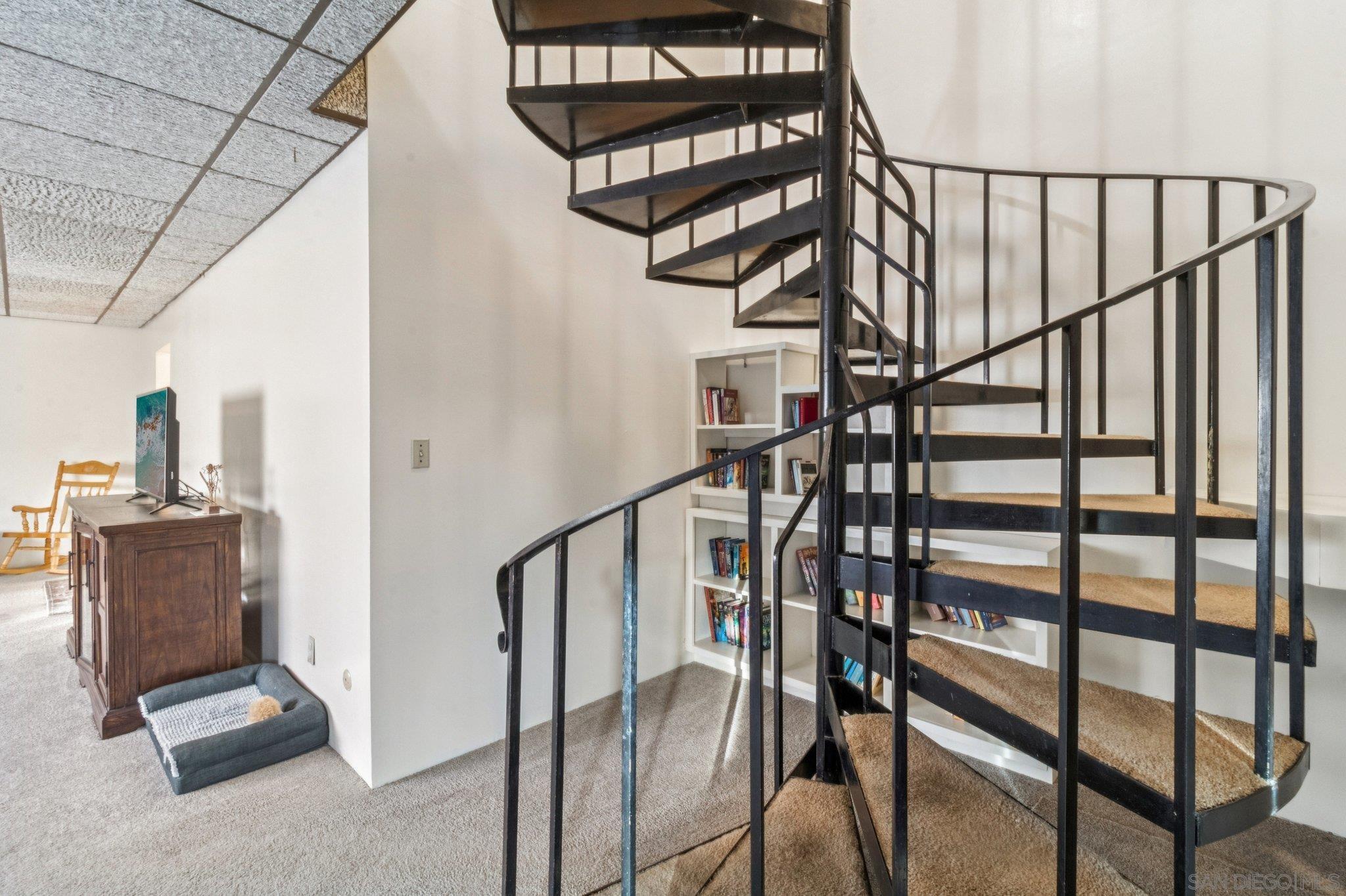 Detail Gallery Image 5 of 36 For 6233  Thorn, San Diego,  CA 92115 - 3 Beds | 2 Baths