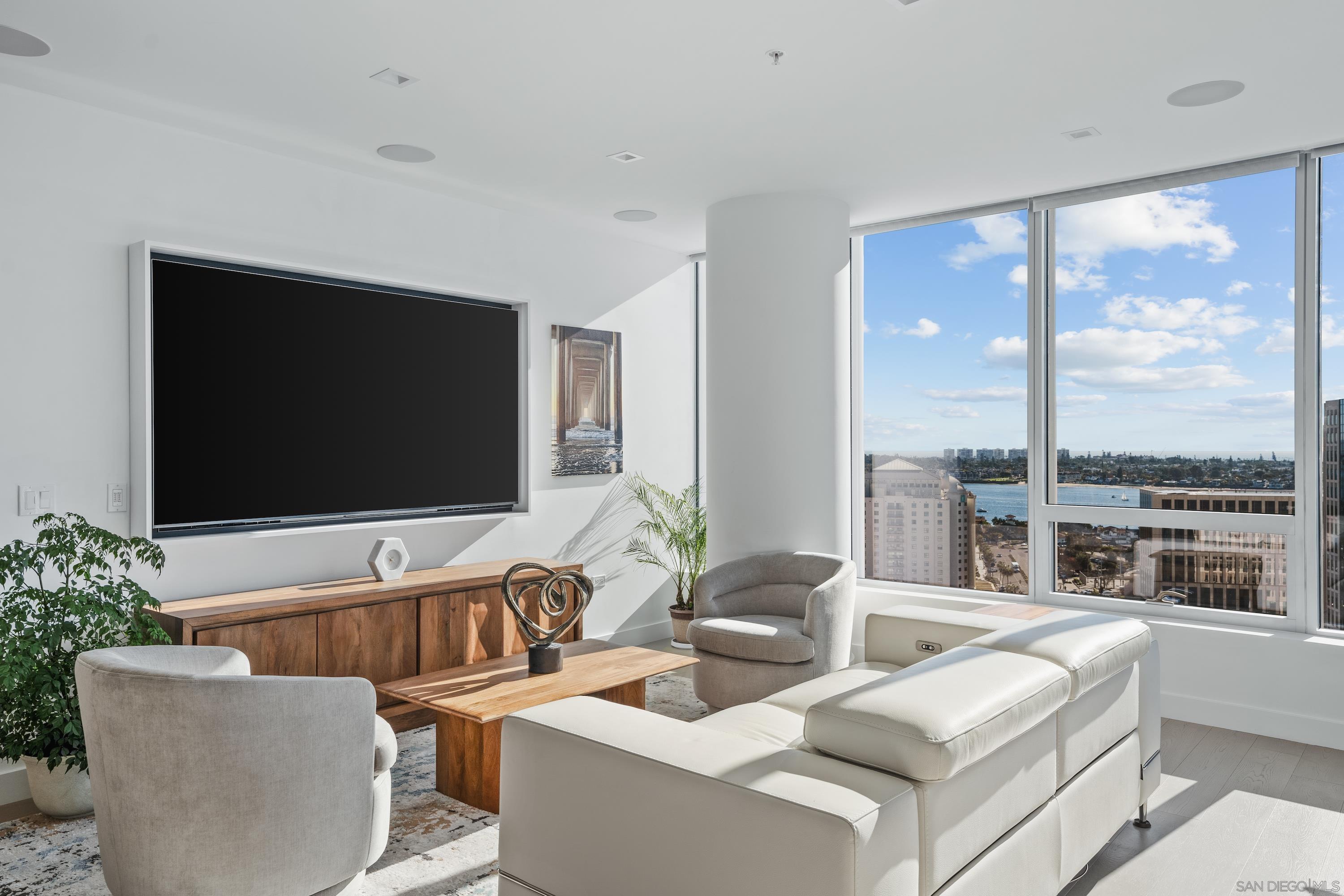 Detail Gallery Image 2 of 53 For 888 W E Street  2003, San Diego,  CA 92101 - 2 Beds | 2 Baths