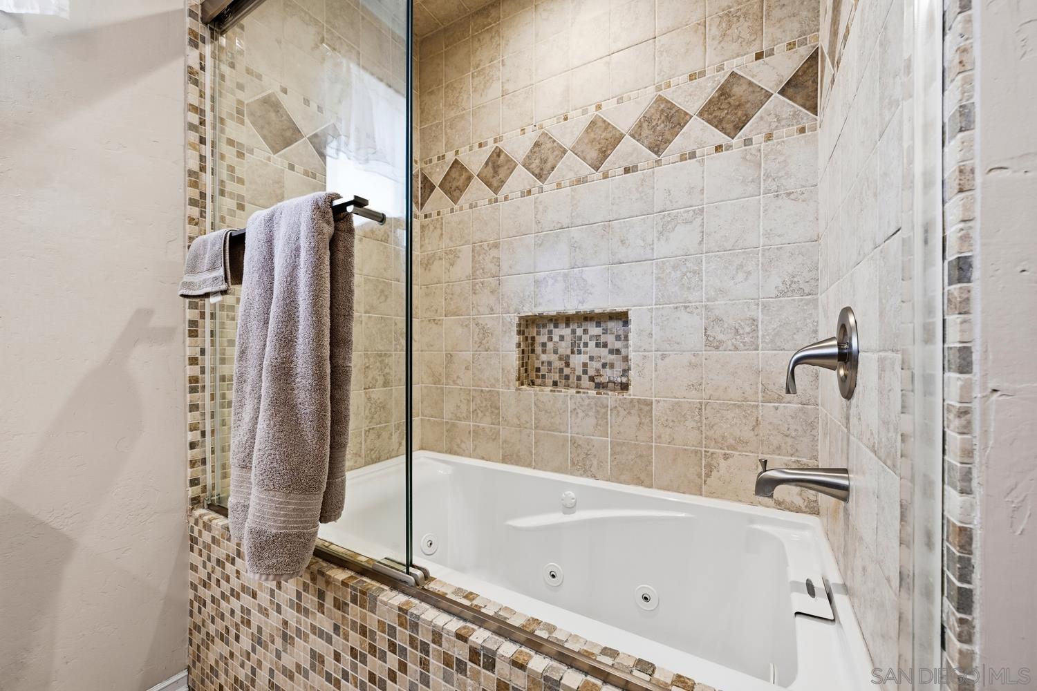 Detail Gallery Image 14 of 31 For 944  Hillhaven Rd, Escondido,  CA 92027 - 4 Beds | 2/1 Baths