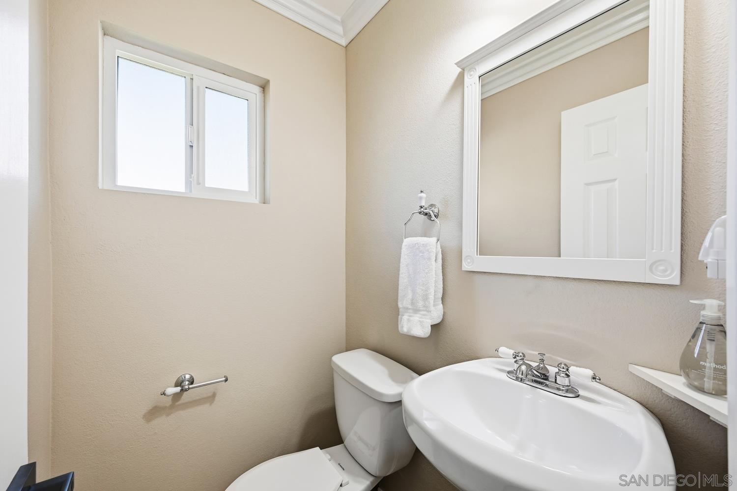 Detail Gallery Image 16 of 31 For 944  Hillhaven Rd, Escondido,  CA 92027 - 4 Beds | 2/1 Baths