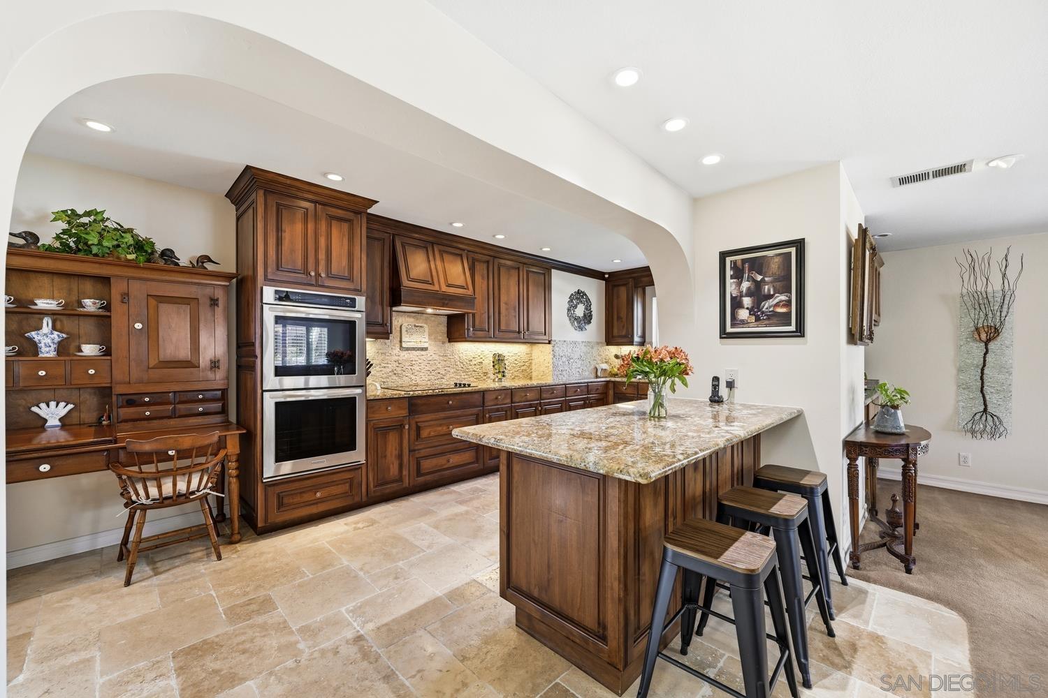 Detail Gallery Image 5 of 31 For 944  Hillhaven Rd, Escondido,  CA 92027 - 4 Beds | 2/1 Baths