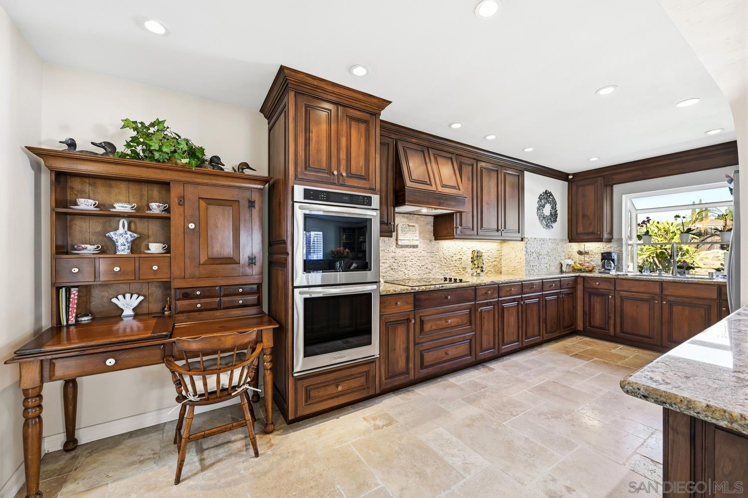 Detail Gallery Image 6 of 31 For 944  Hillhaven Rd, Escondido,  CA 92027 - 4 Beds | 2/1 Baths