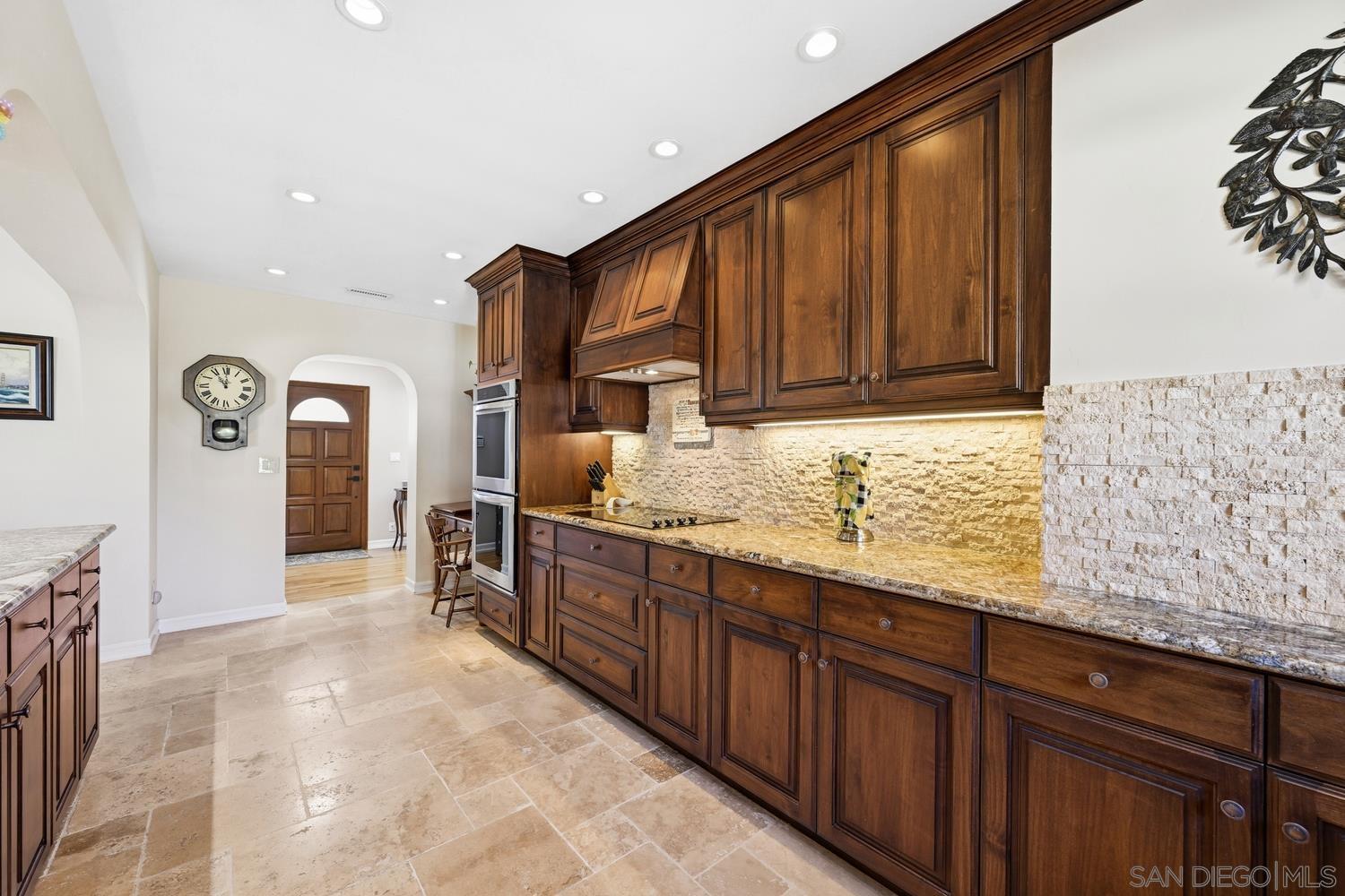 Detail Gallery Image 7 of 31 For 944  Hillhaven Rd, Escondido,  CA 92027 - 4 Beds | 2/1 Baths