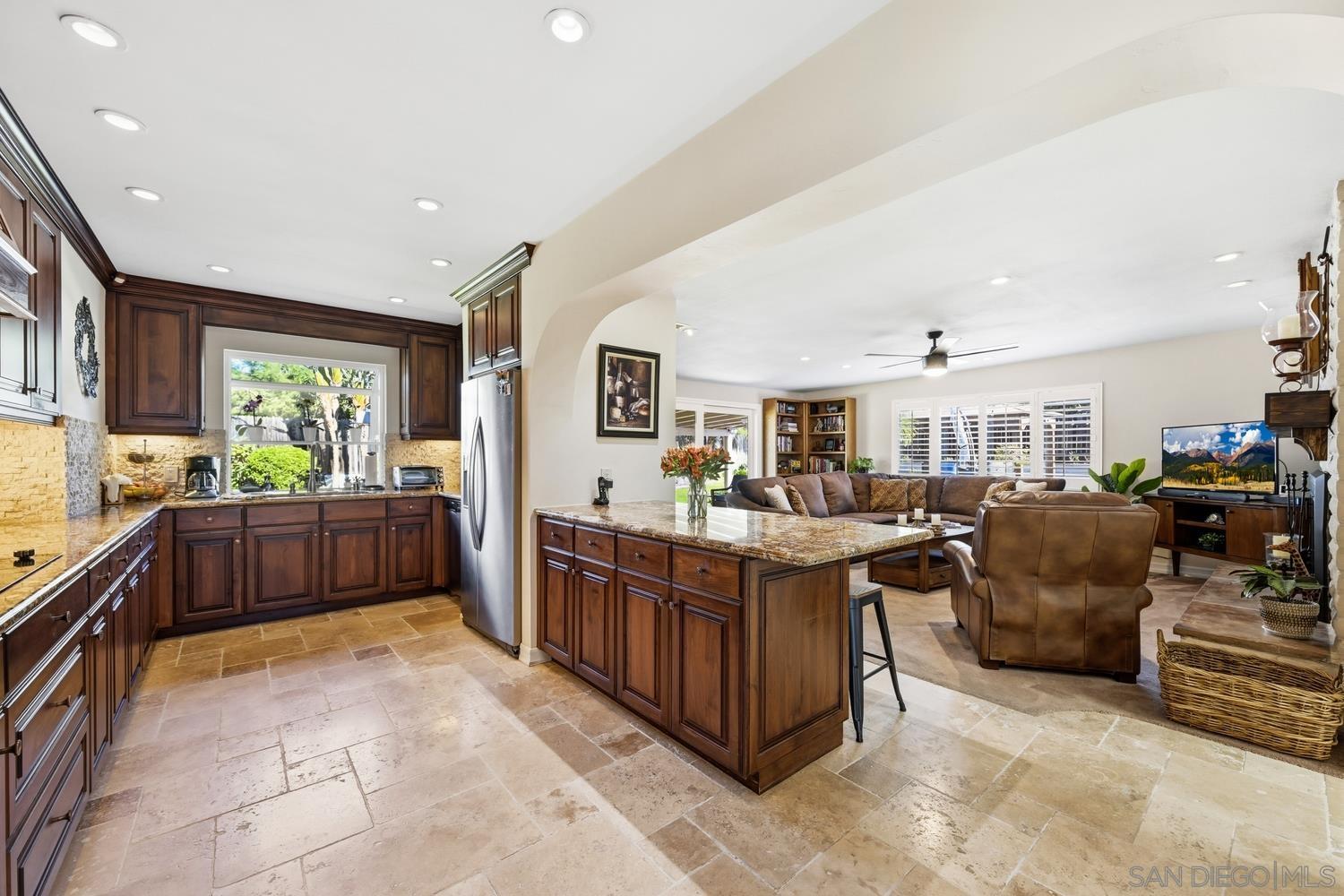 Detail Gallery Image 8 of 31 For 944  Hillhaven Rd, Escondido,  CA 92027 - 4 Beds | 2/1 Baths