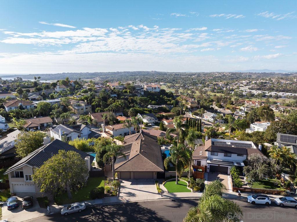 Detail Gallery Image 3 of 75 For 2606  Galicia Way, Carlsbad,  CA 92009 - 5 Beds | 3/1 Baths