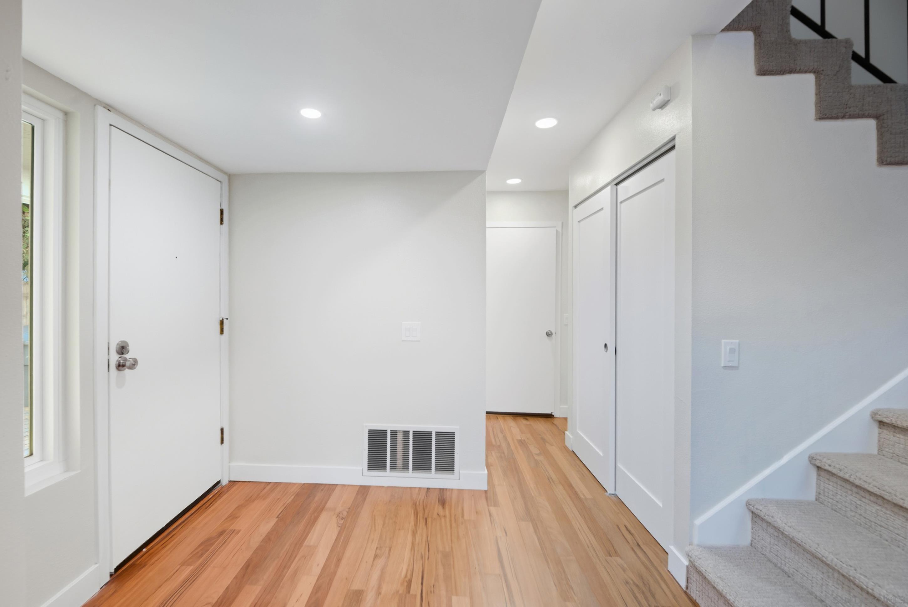 Detail Gallery Image 5 of 44 For 12959  Creek Park Dr, Poway,  CA 92064 - 4 Beds | 2/1 Baths