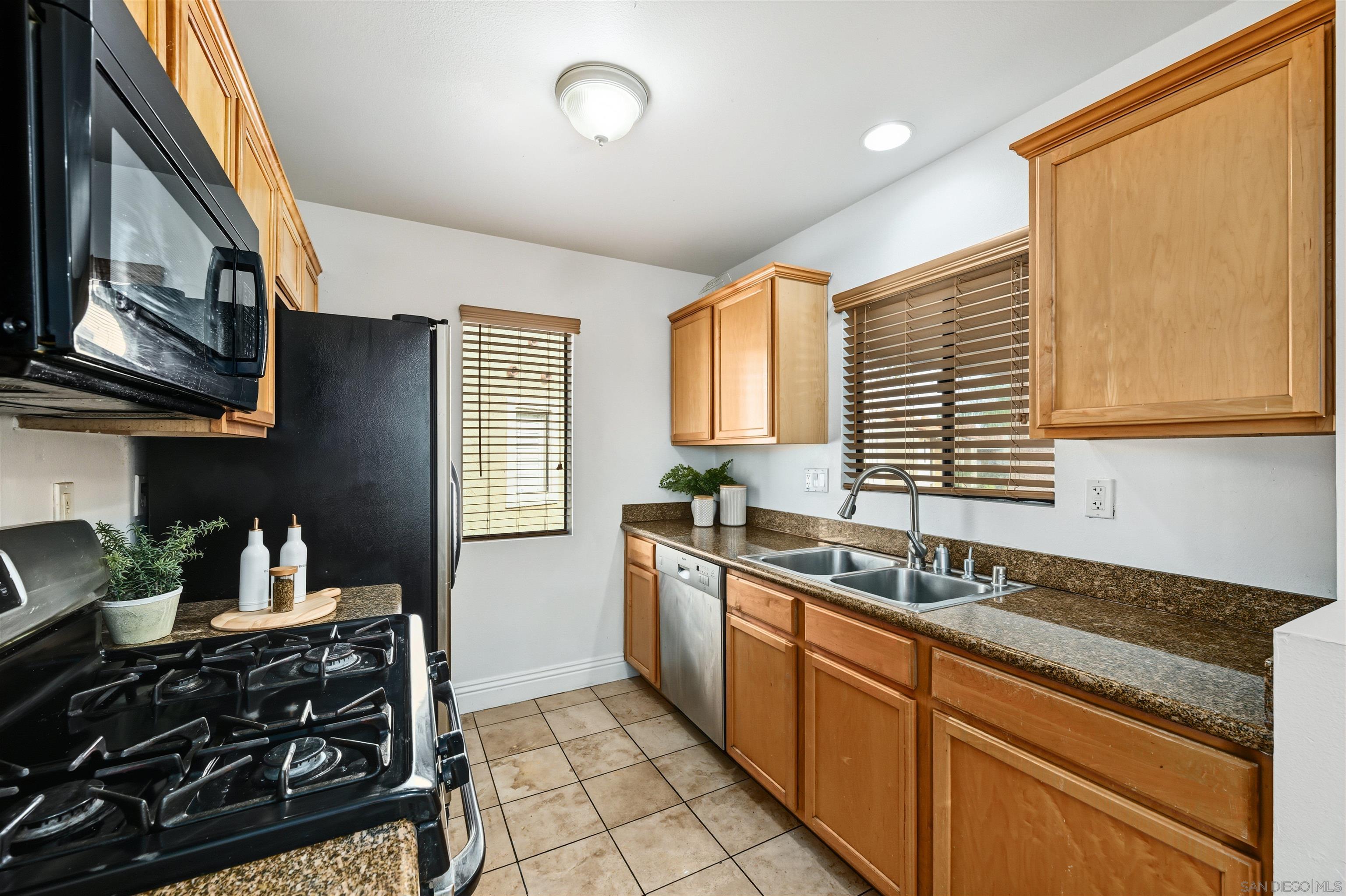 Detail Gallery Image 5 of 20 For 8223  Jade Coast Rd  #118,  San Diego,  CA 92126 - 2 Beds | 2 Baths