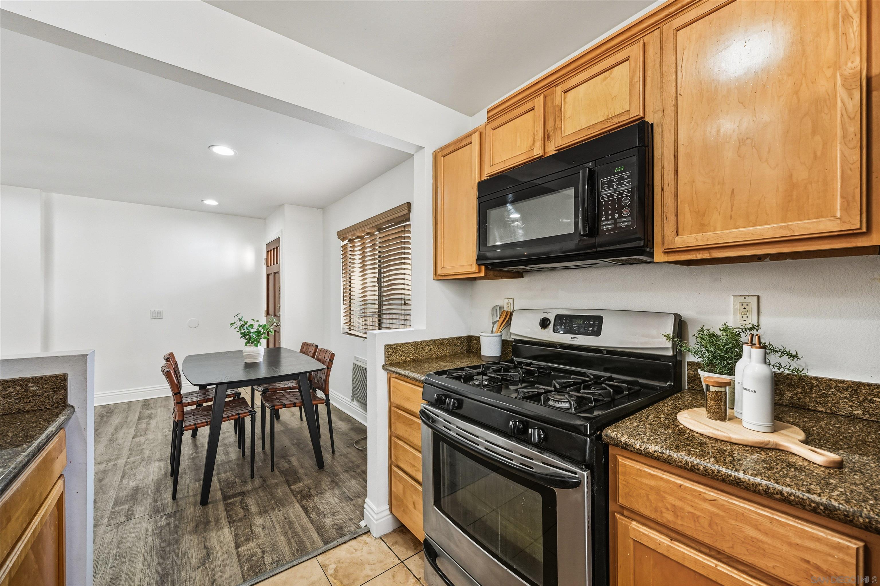 Detail Gallery Image 6 of 20 For 8223  Jade Coast Rd  #118,  San Diego,  CA 92126 - 2 Beds | 2 Baths