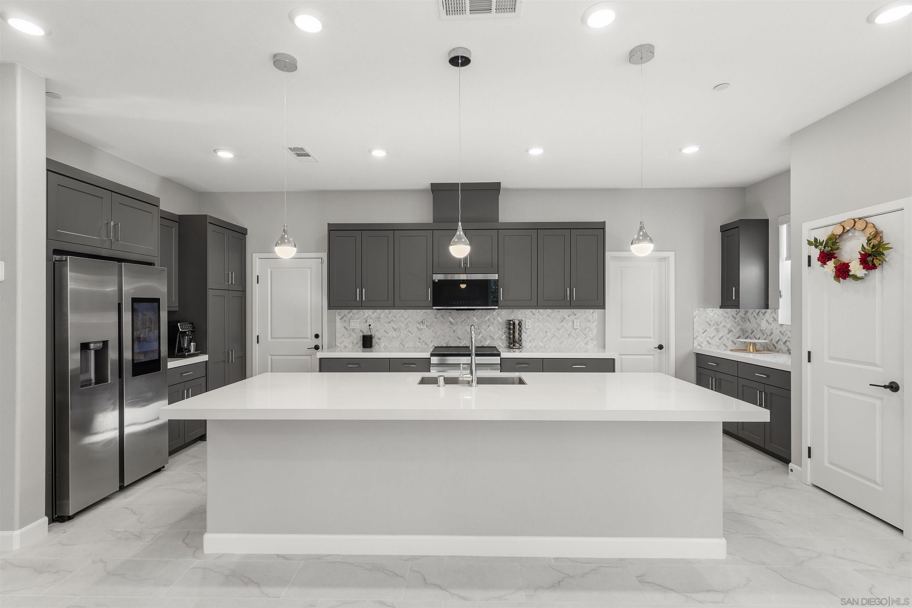 Front Image Thumbnail for SD260002210