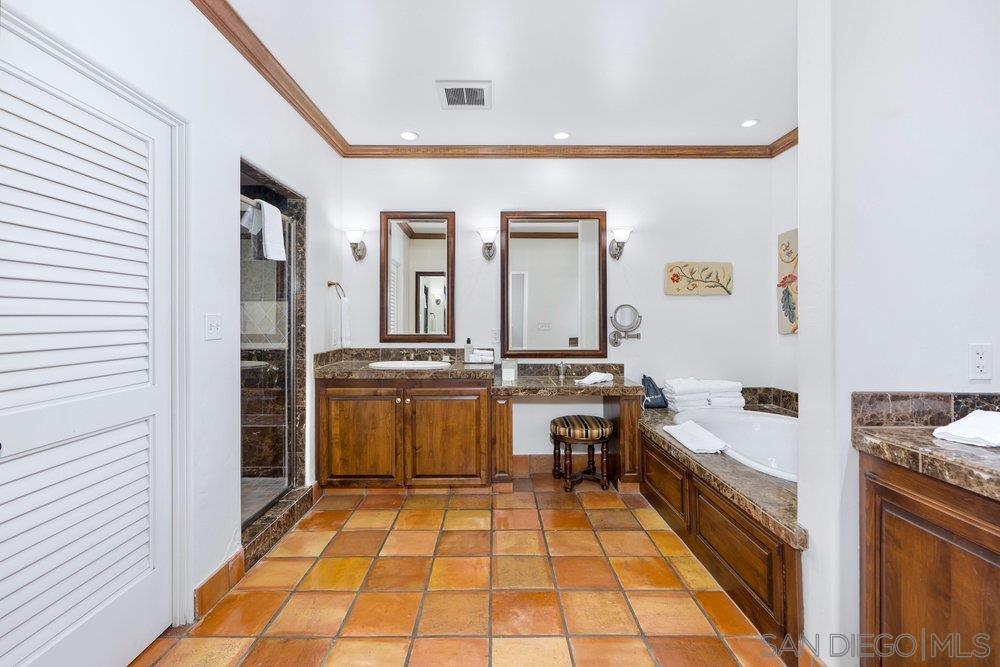 Detail Gallery Image 9 of 13 For 7319  Estrella De Mar Rd 10, Carlsbad,  CA 92009 - 2 Beds | 3 Baths