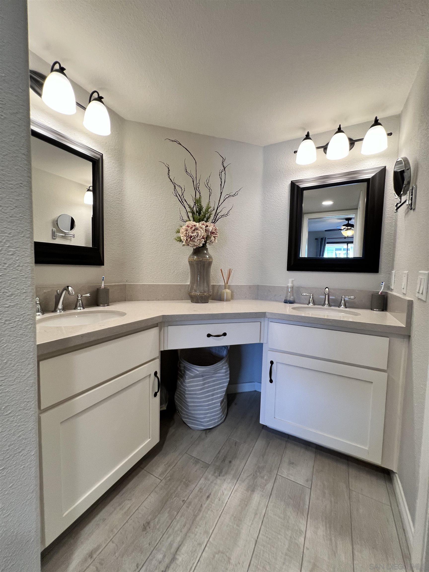 Detail Gallery Image 19 of 29 For 7757  Eads  B4, La Jolla,  CA 92037 - 2 Beds | 2 Baths