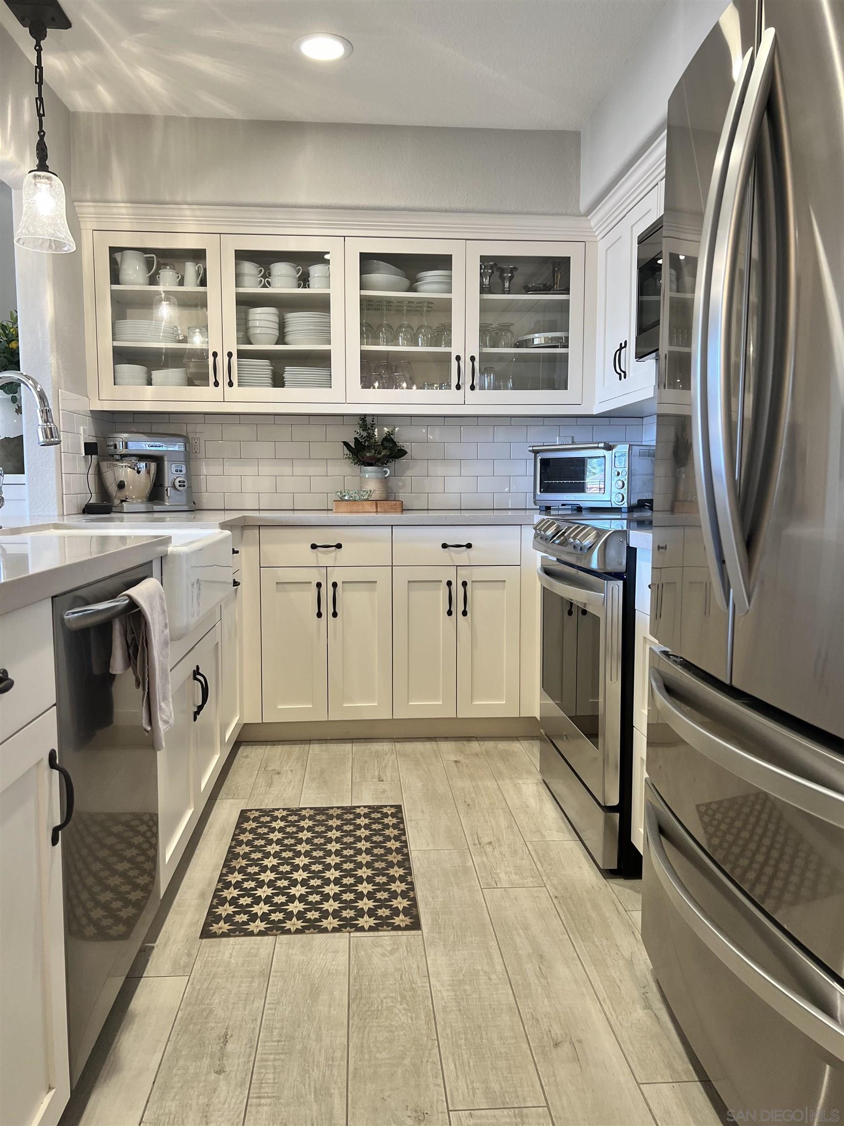 Detail Gallery Image 4 of 29 For 7757  Eads  B4, La Jolla,  CA 92037 - 2 Beds | 2 Baths