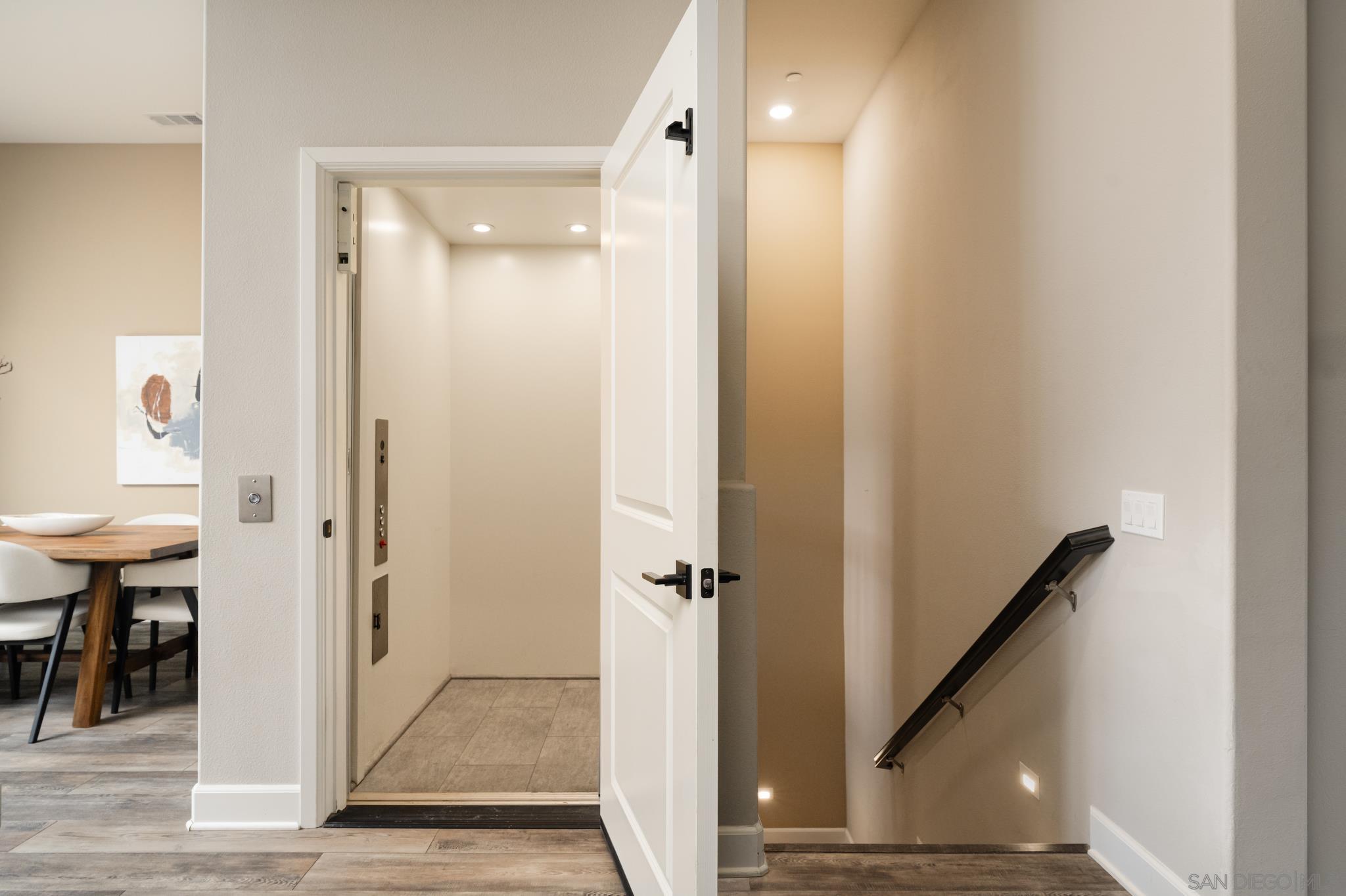 Detail Gallery Image 7 of 38 For 16750  Coyote Bush Dr  #31,  San Diego,  CA 92127 - 2 Beds | 2/1 Baths