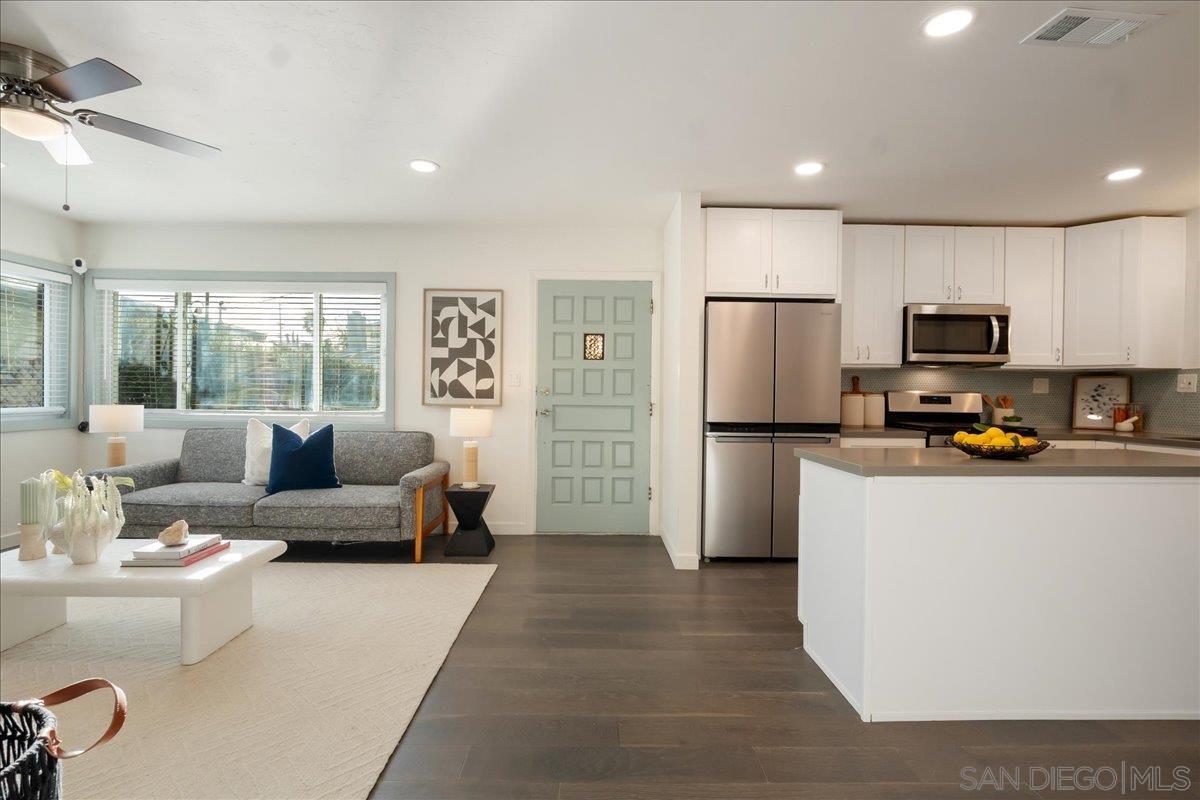 Detail Gallery Image 4 of 22 For 941  8th St, Imperial Beach,  CA 91932 - 3 Beds | 2 Baths