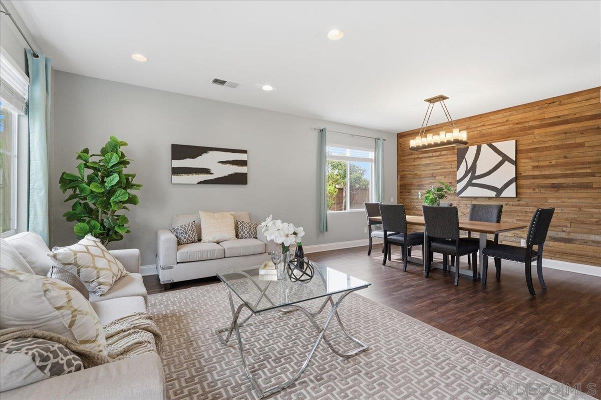 Detail Gallery Image 4 of 43 For 4314  Black Canyon Way, Oceanside,  CA 92057 - 5 Beds | 2/1 Baths